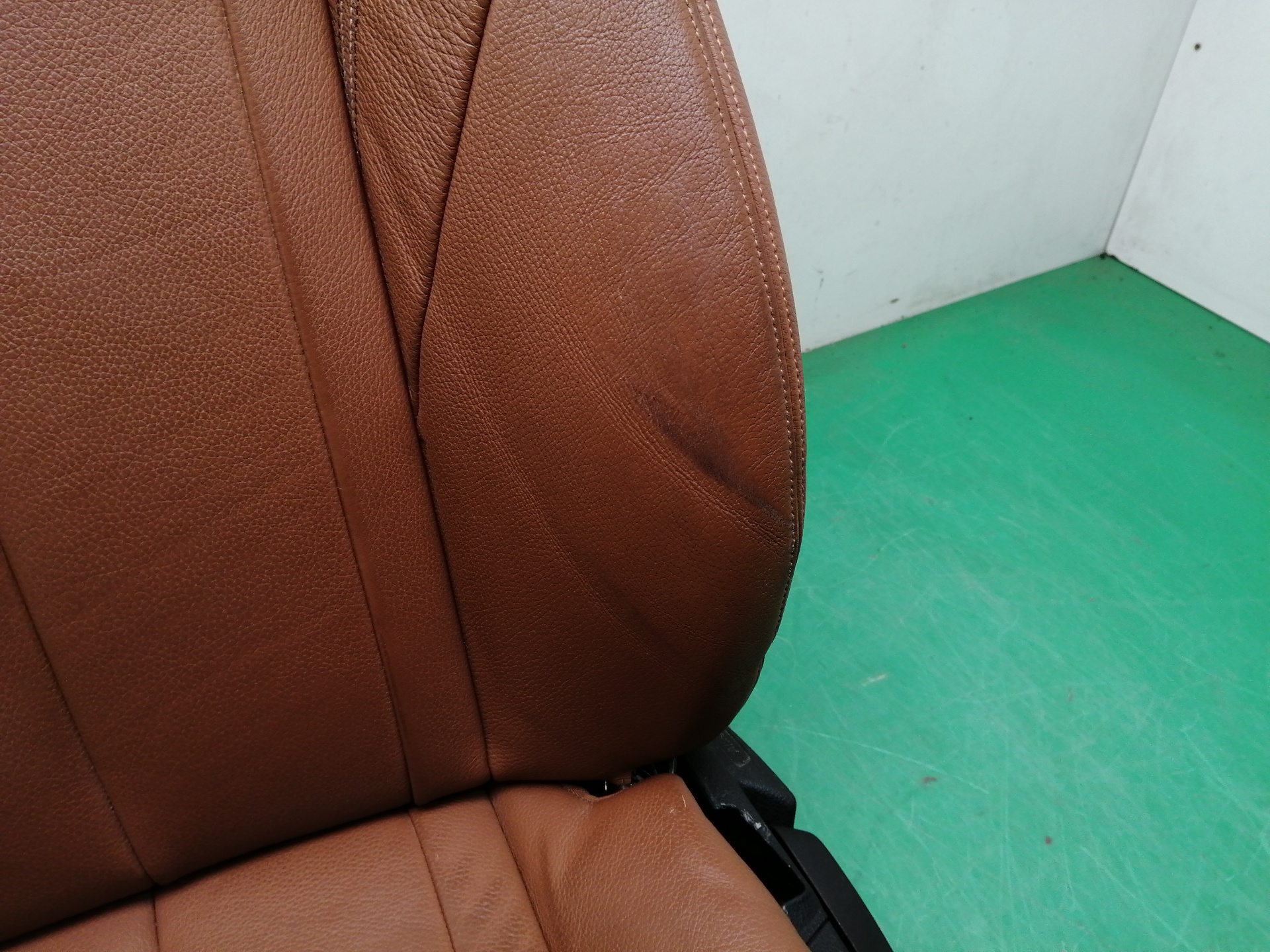 ASIENTO DELANTERO IZQUIERDO