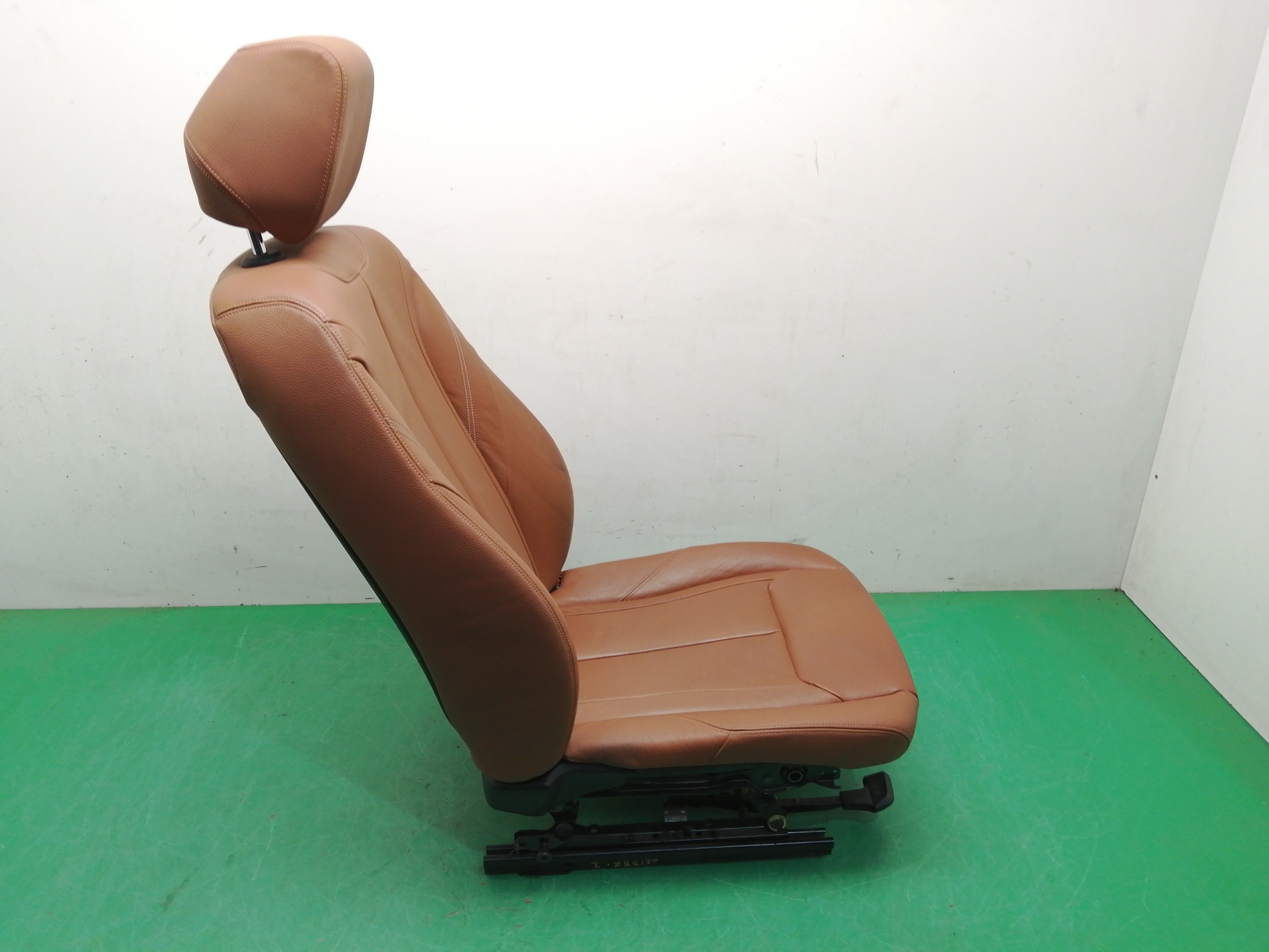 ASIENTO DELANTERO IZQUIERDO