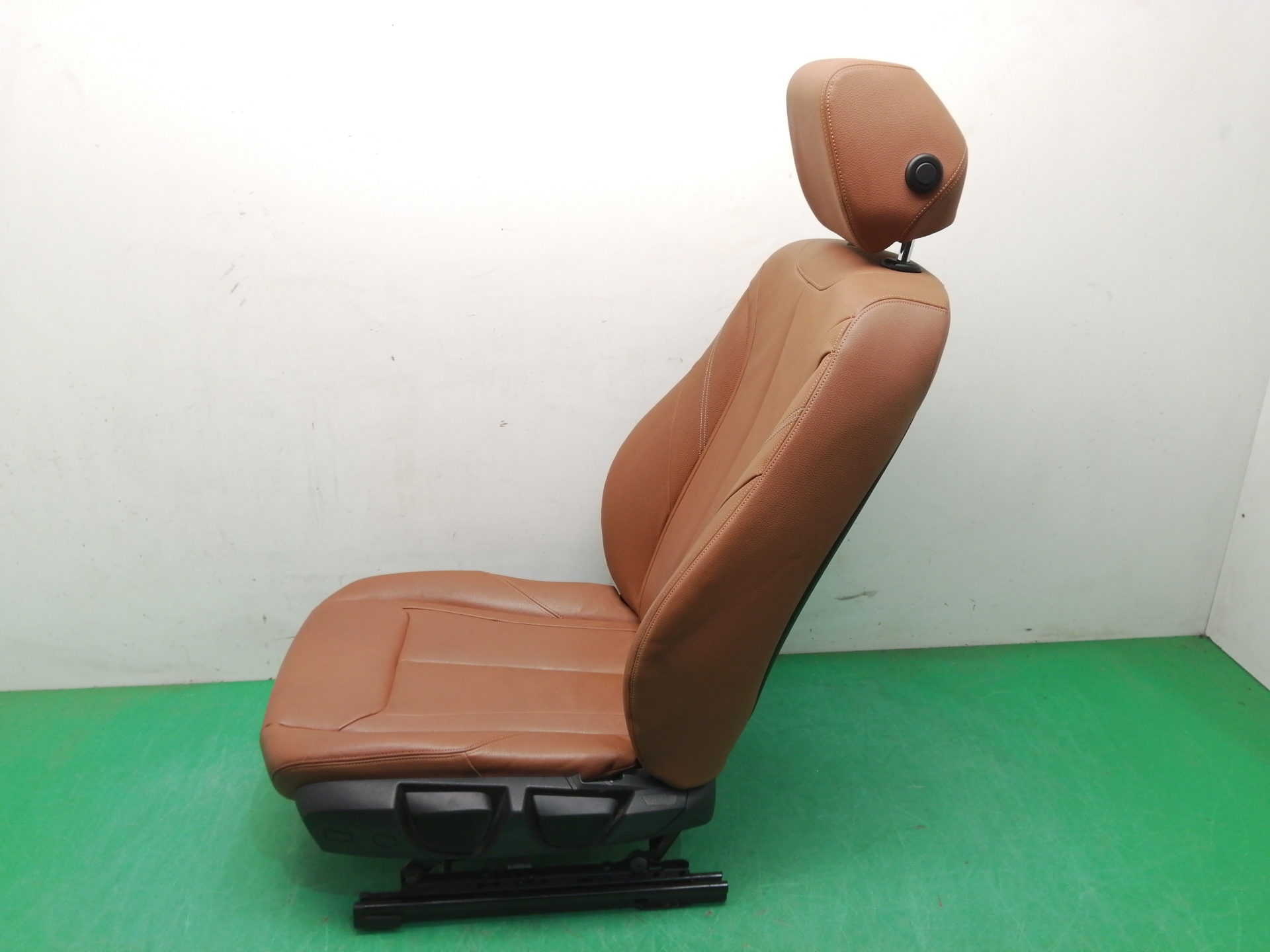 ASIENTO DELANTERO IZQUIERDO