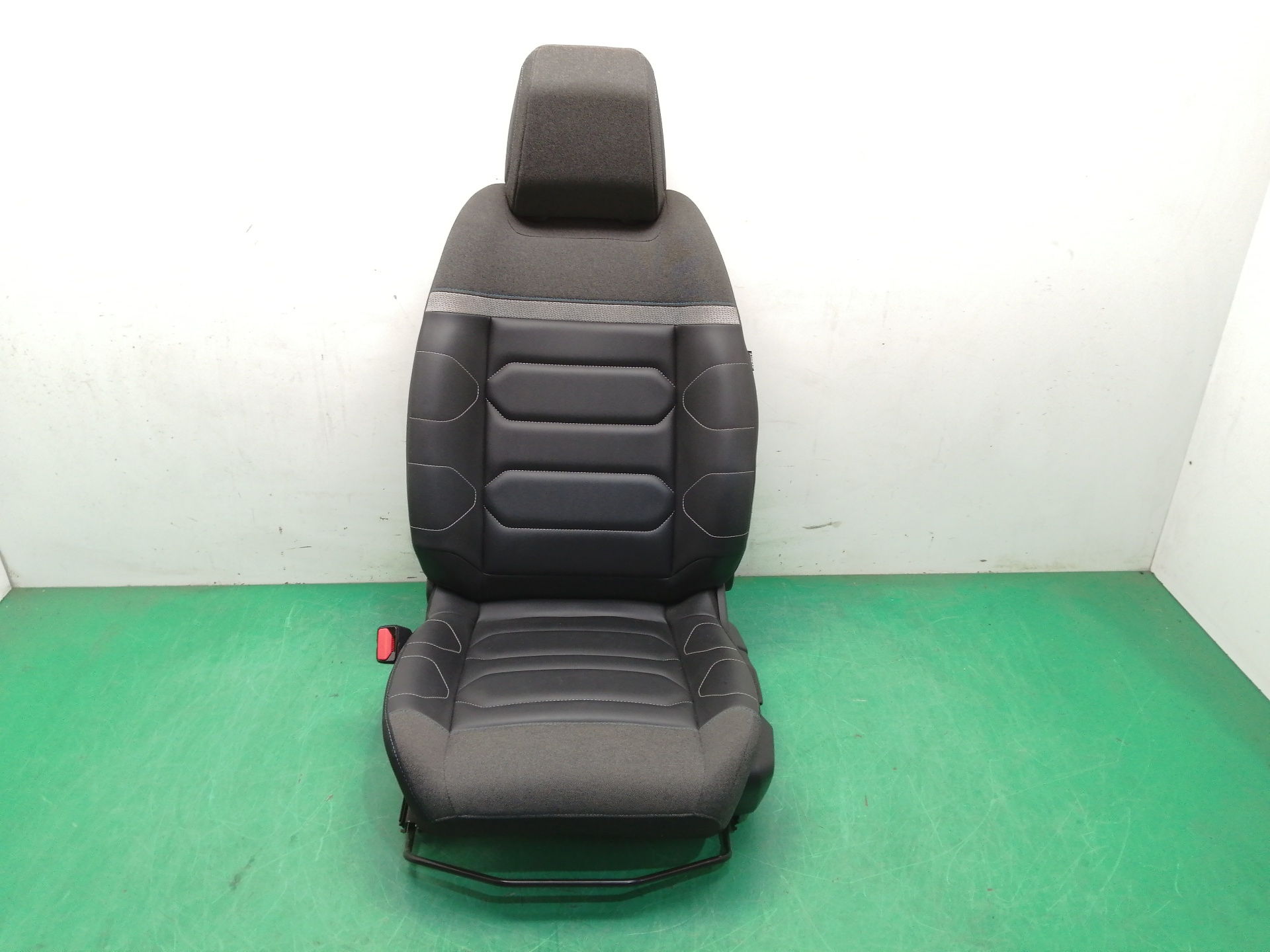 ASIENTO DELANTERO IZQUIERDO