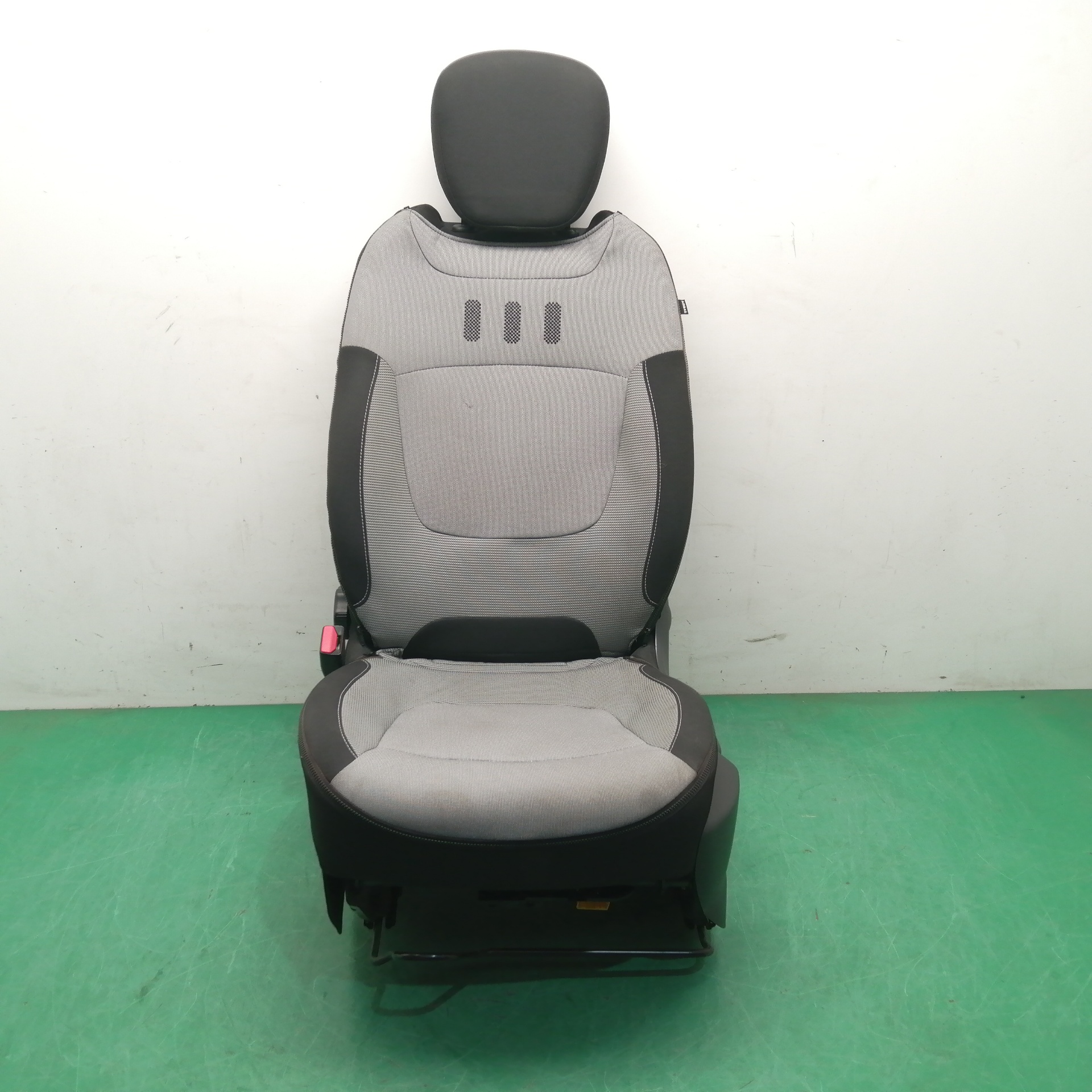 ASIENTO DELANTERO IZQUIERDO