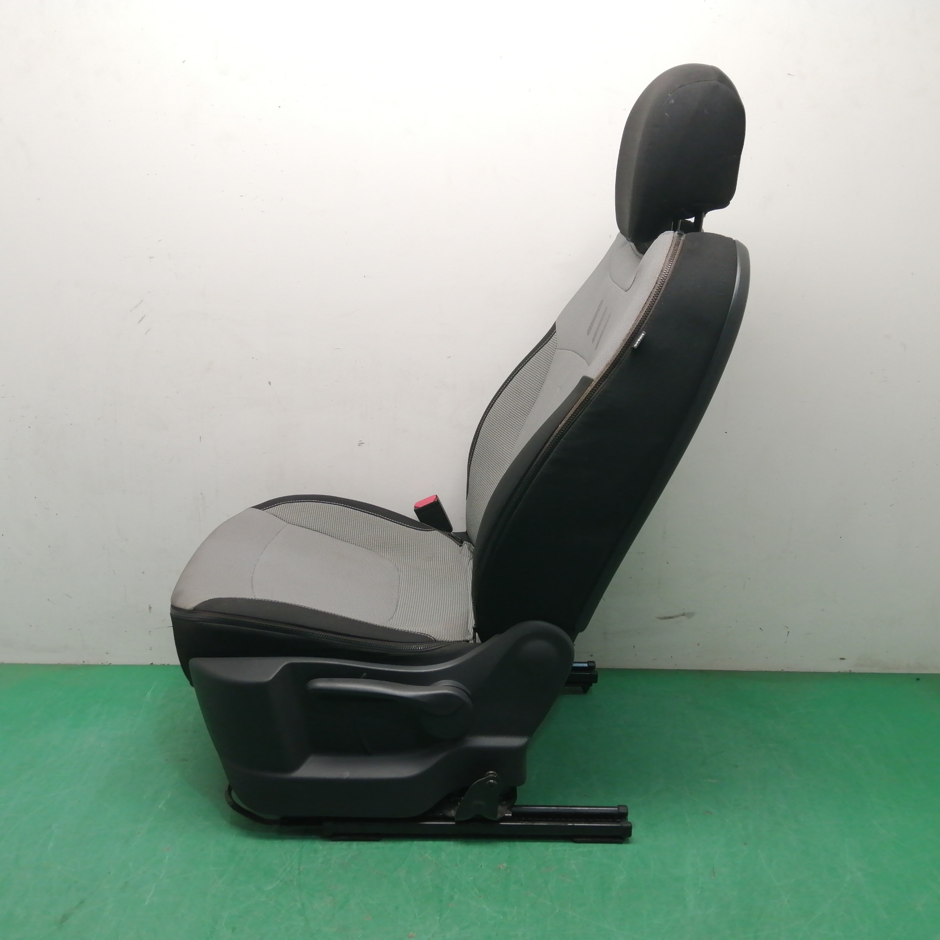 ASIENTO DELANTERO IZQUIERDO