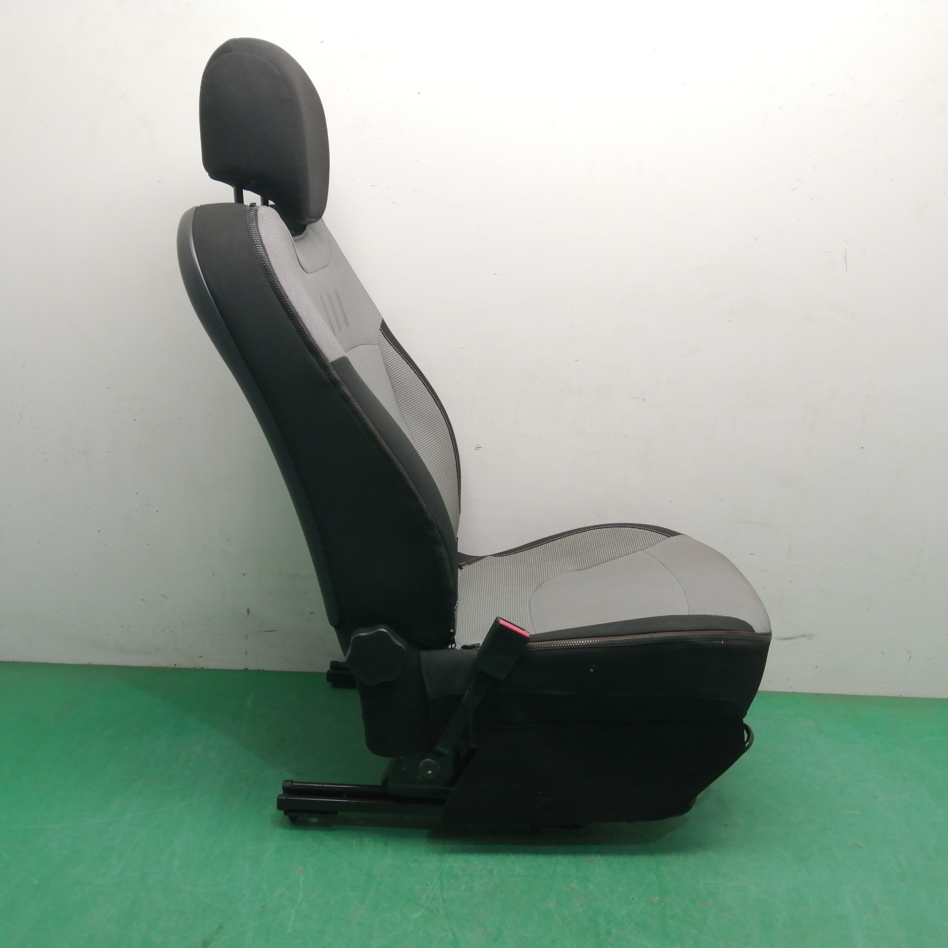 ASIENTO DELANTERO IZQUIERDO