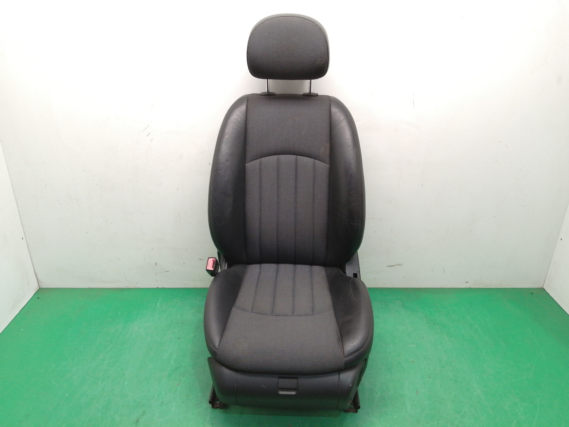 ASIENTO DELANTERO IZQUIERDO