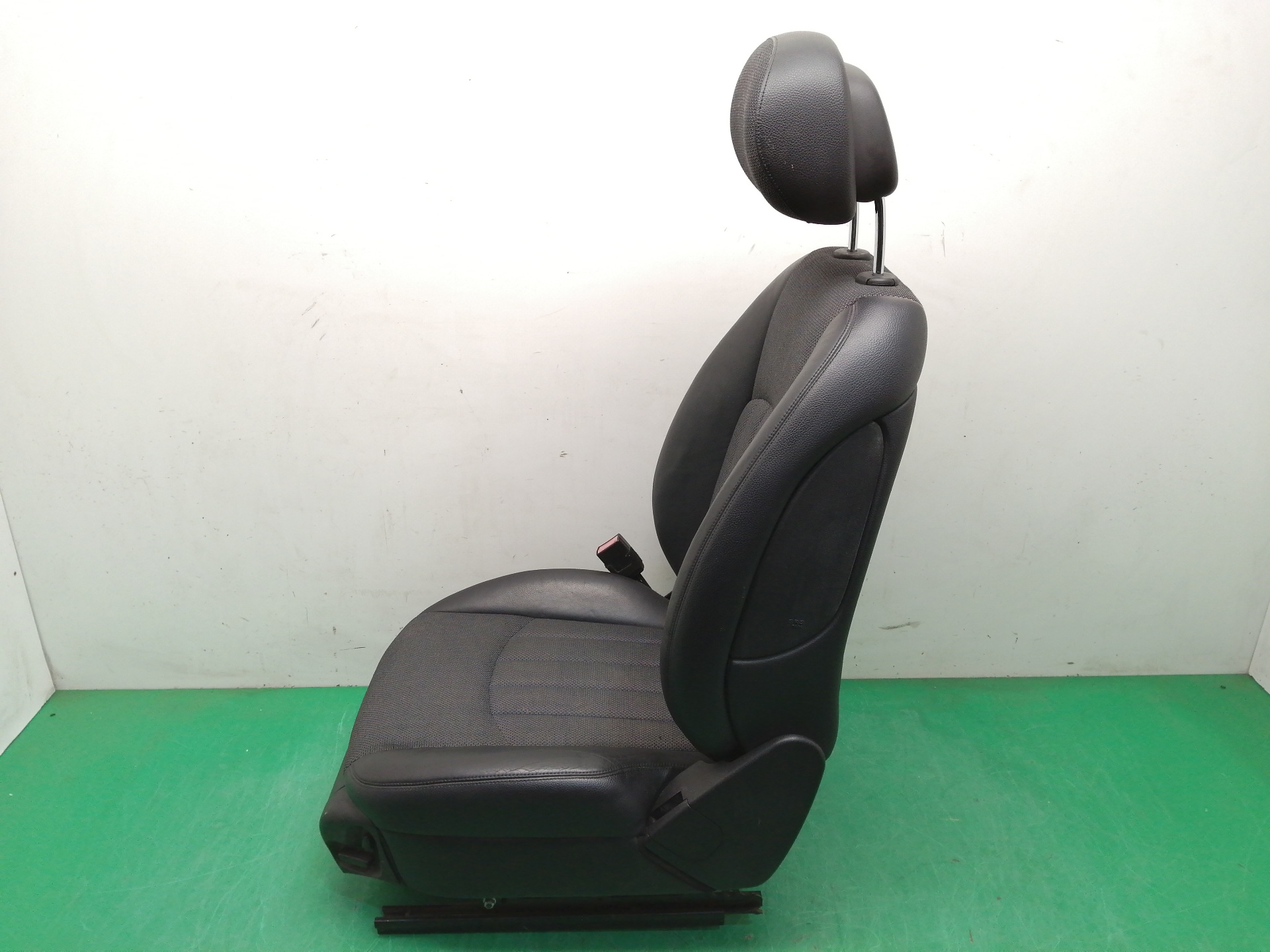 ASIENTO DELANTERO IZQUIERDO