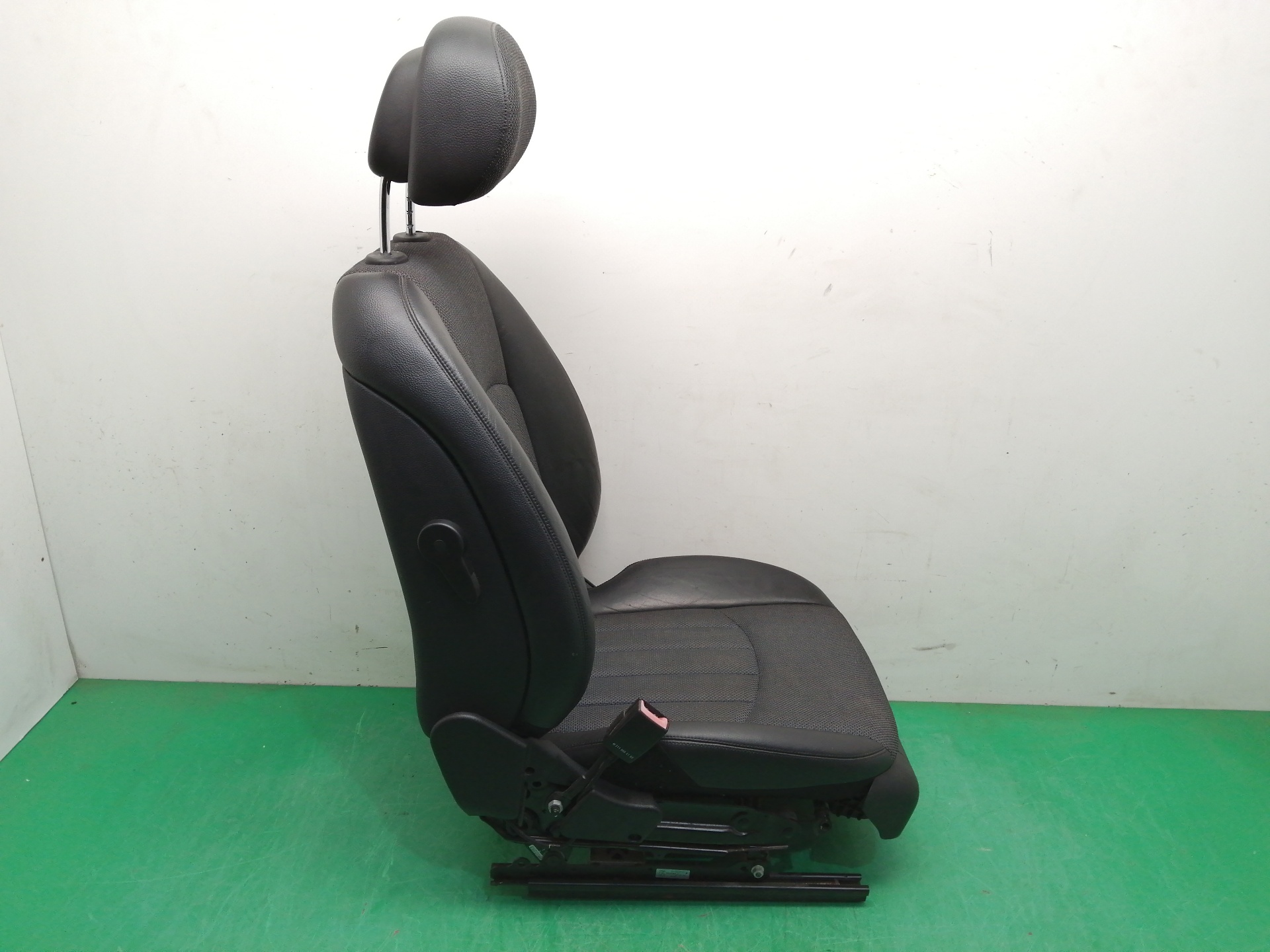 ASIENTO DELANTERO IZQUIERDO