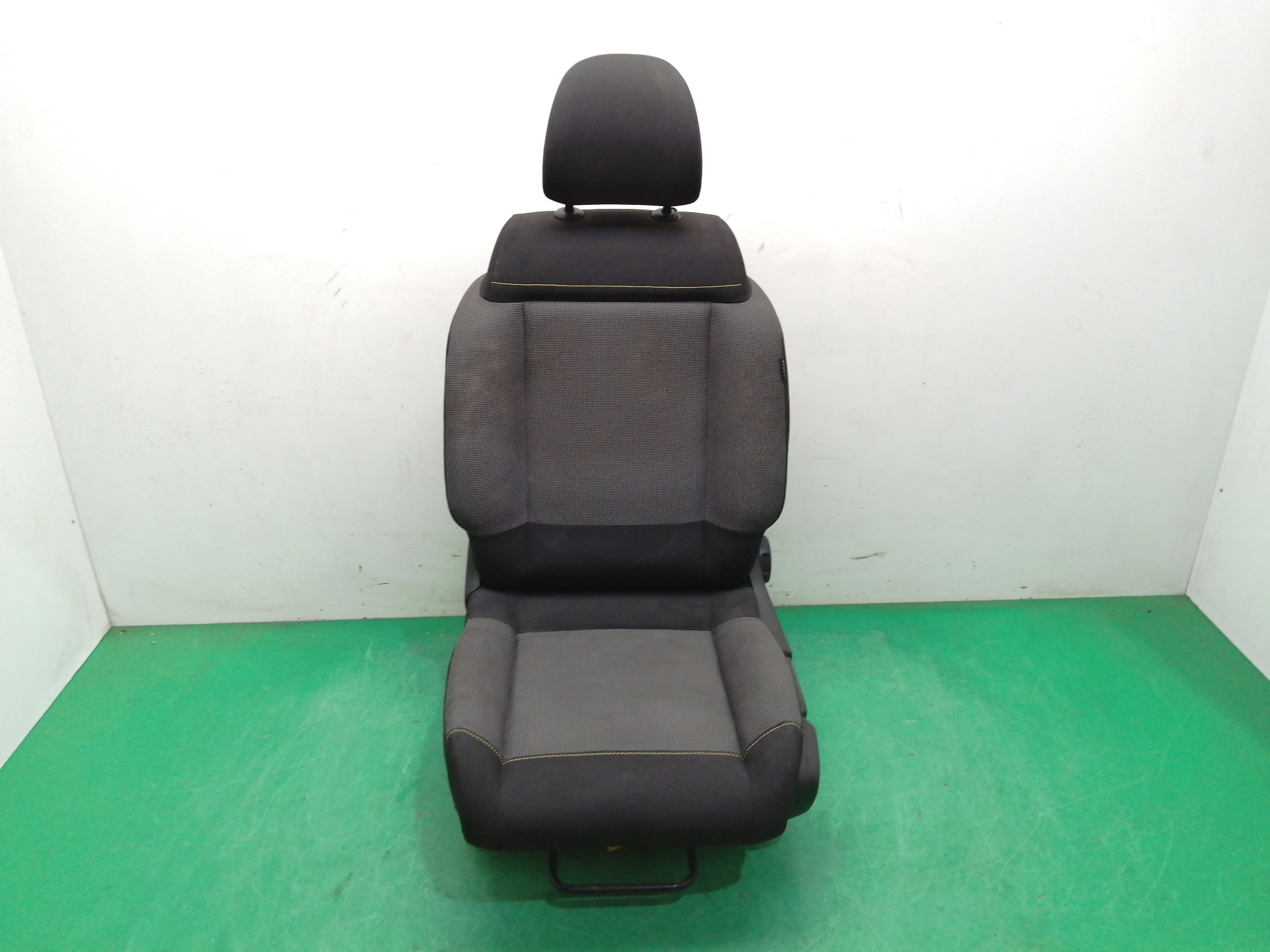 ASIENTO DELANTERO IZQUIERDO