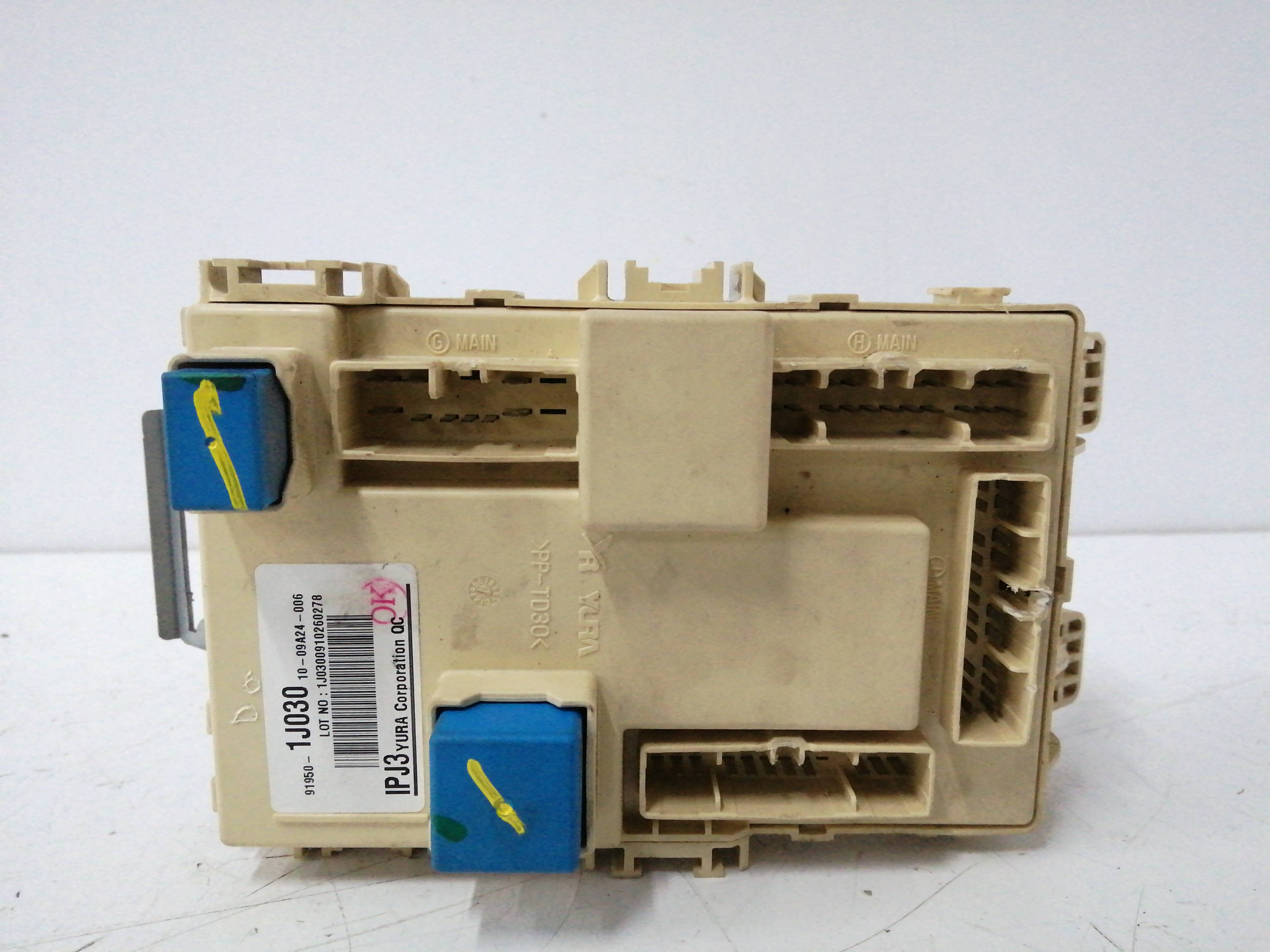 CAJA RELES / FUSIBLES