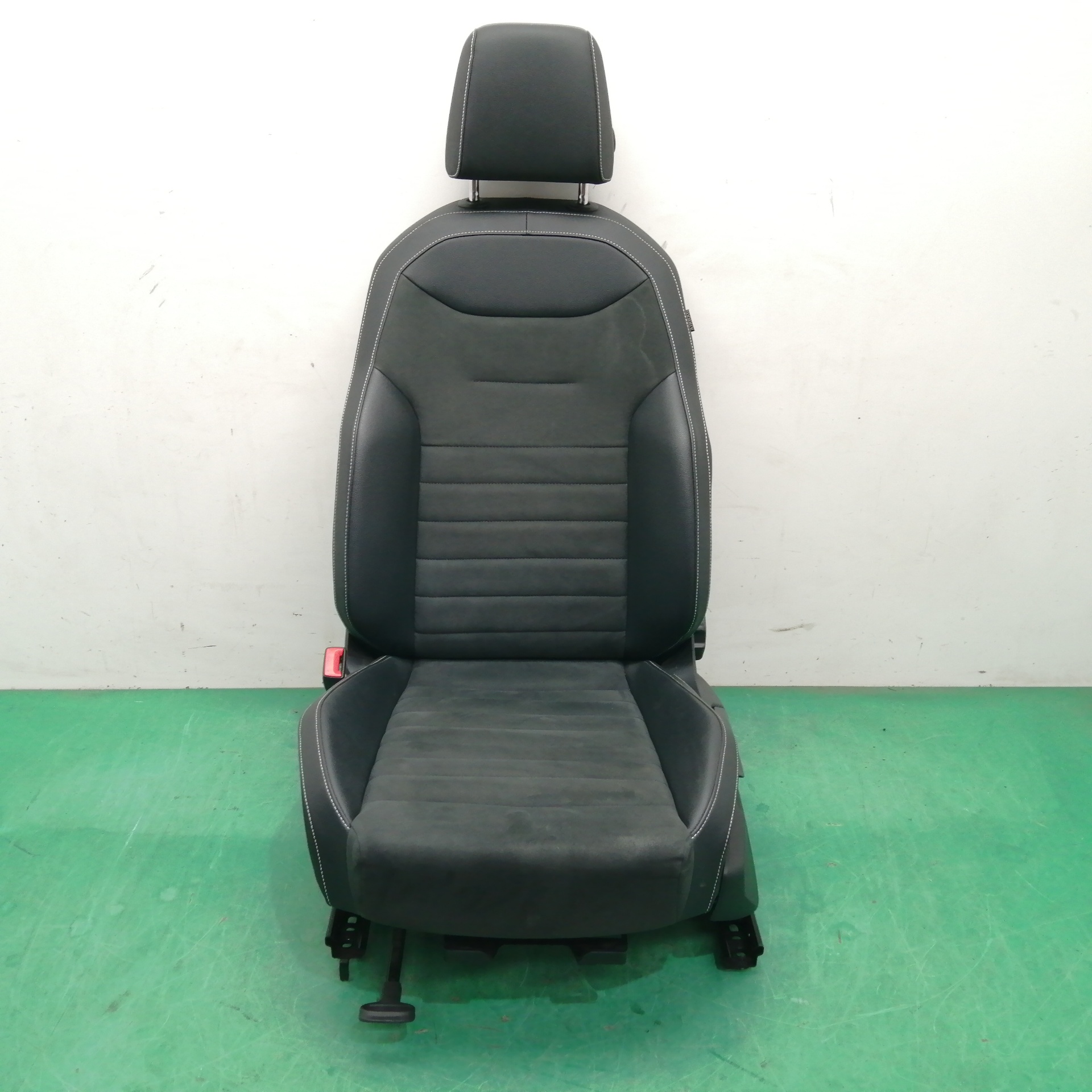 ASIENTO DELANTERO IZQUIERDO