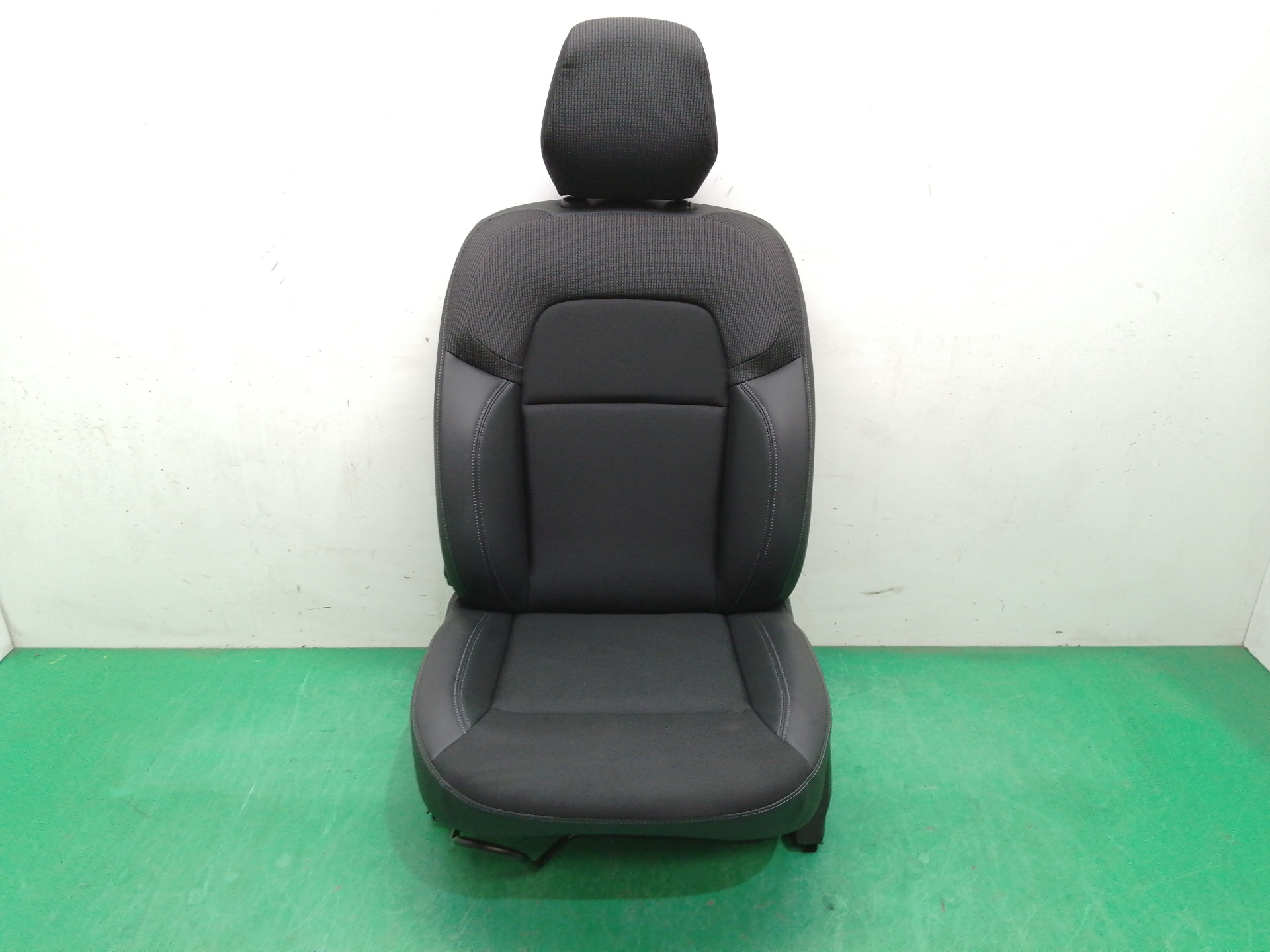 ASIENTO DELANTERO IZQUIERDO