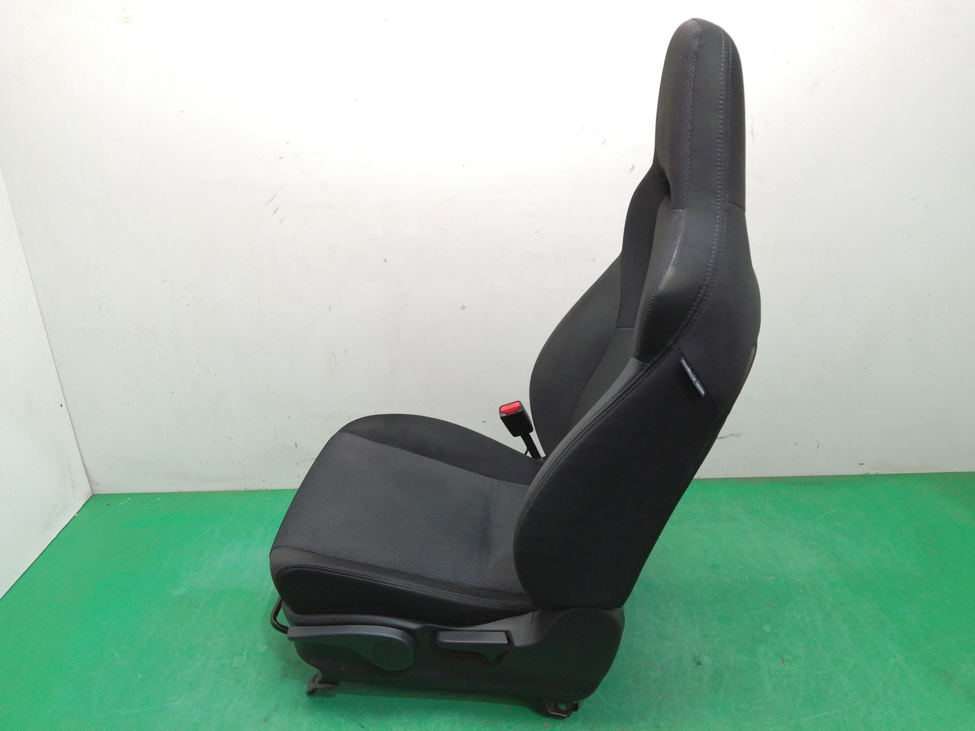 ASIENTO DELANTERO IZQUIERDO