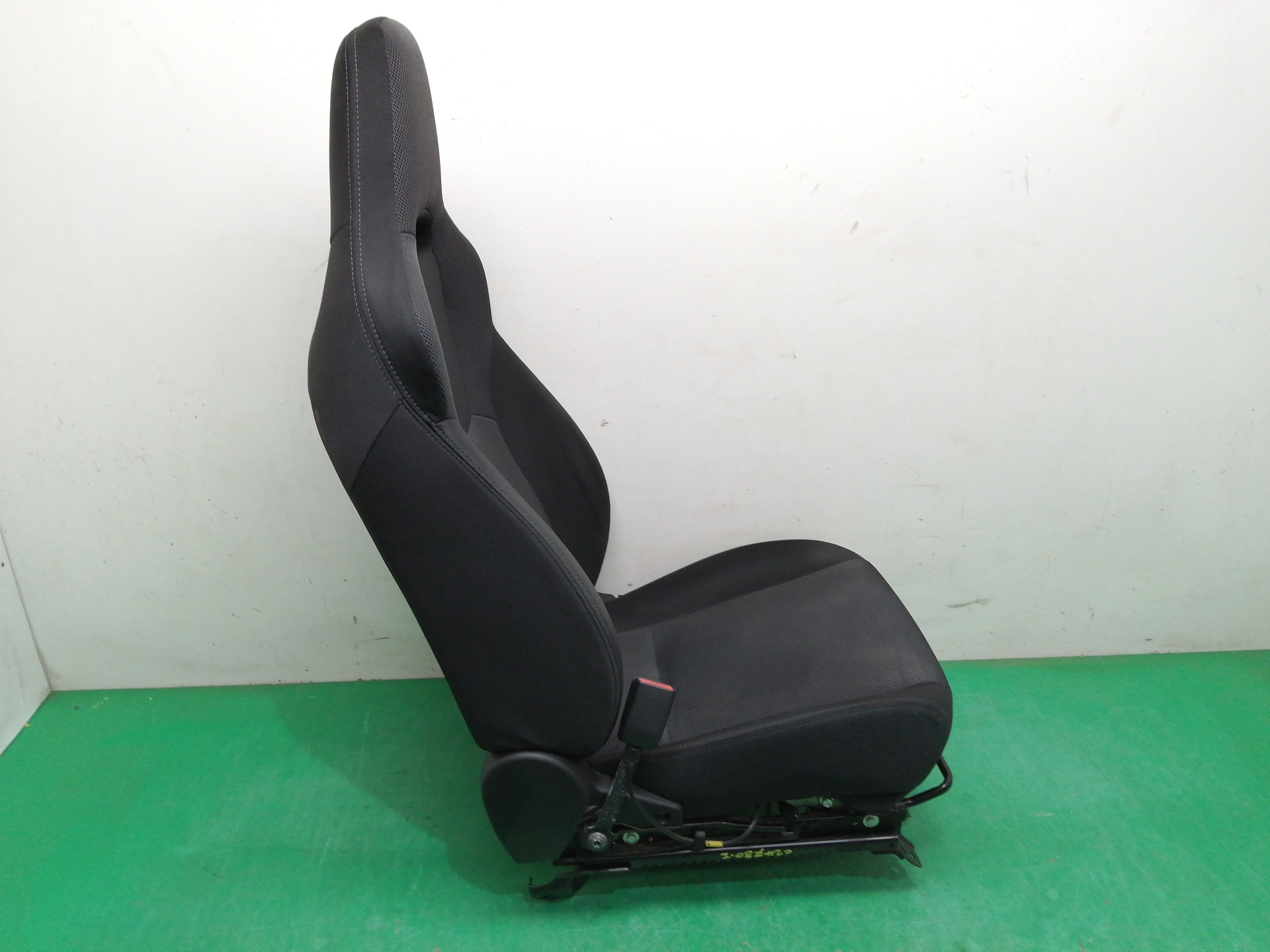 ASIENTO DELANTERO IZQUIERDO