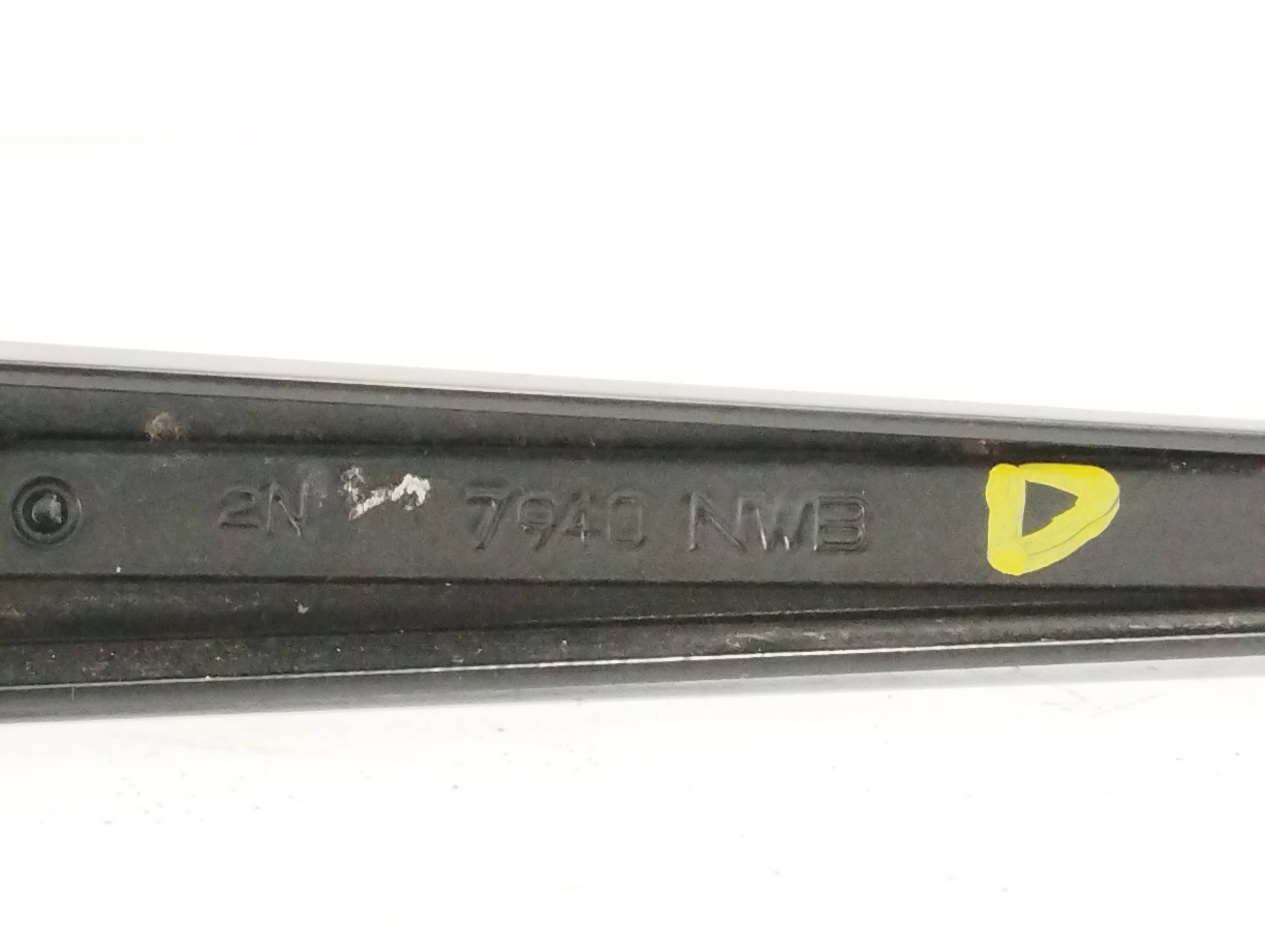BRAZO LIMPIA DELANTERO DERECHO