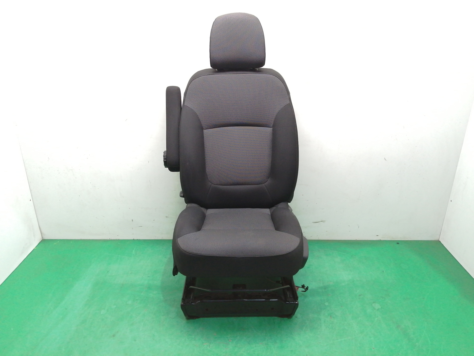 ASIENTO DELANTERO IZQUIERDO