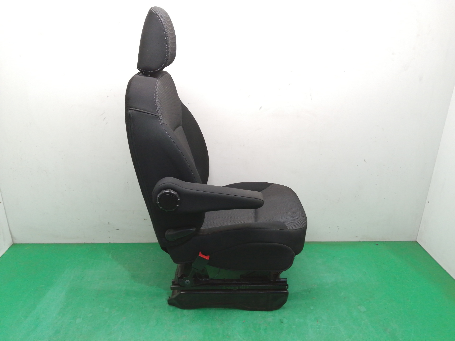 ASIENTO DELANTERO IZQUIERDO