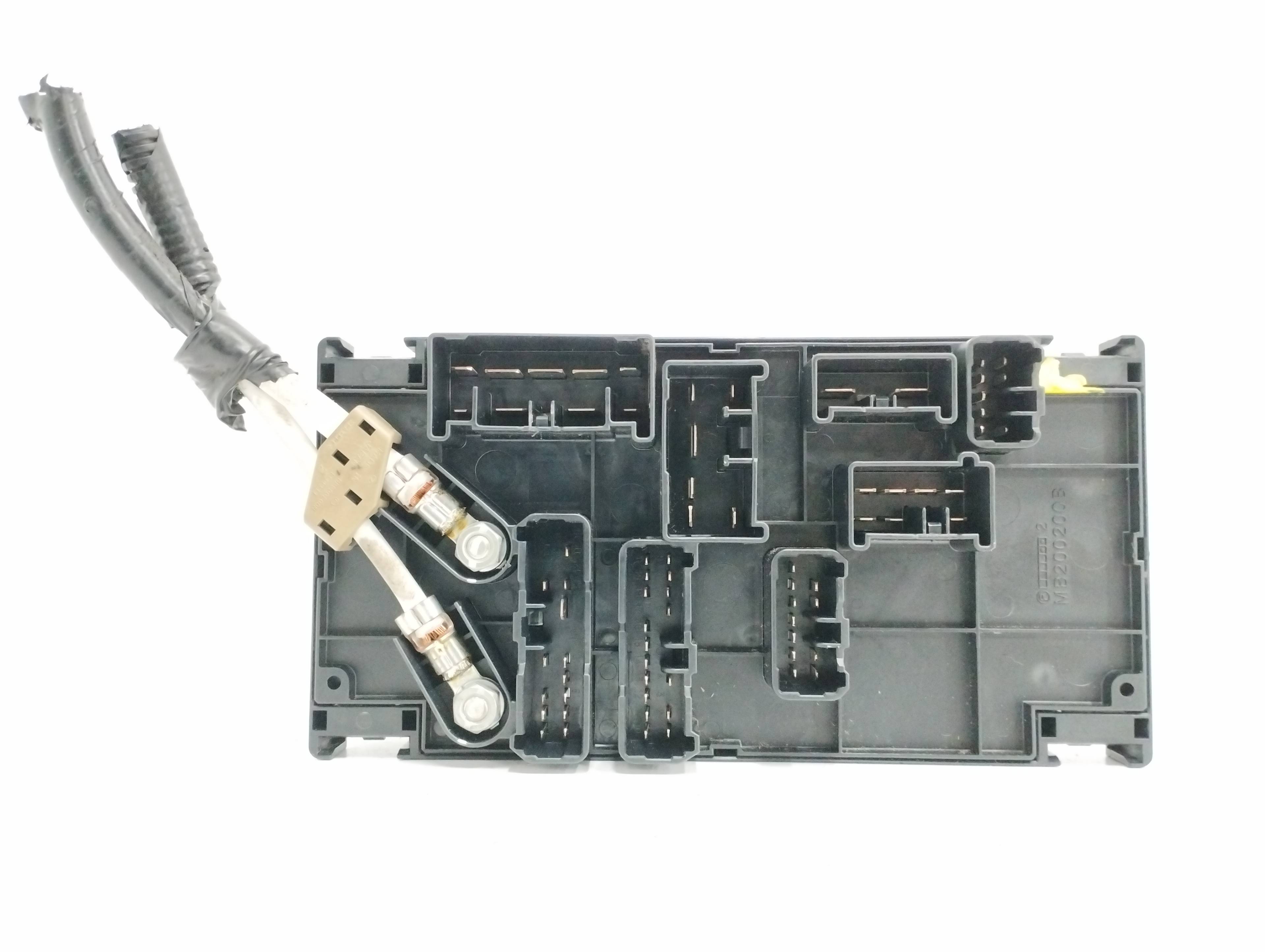 CAJA RELES / FUSIBLES