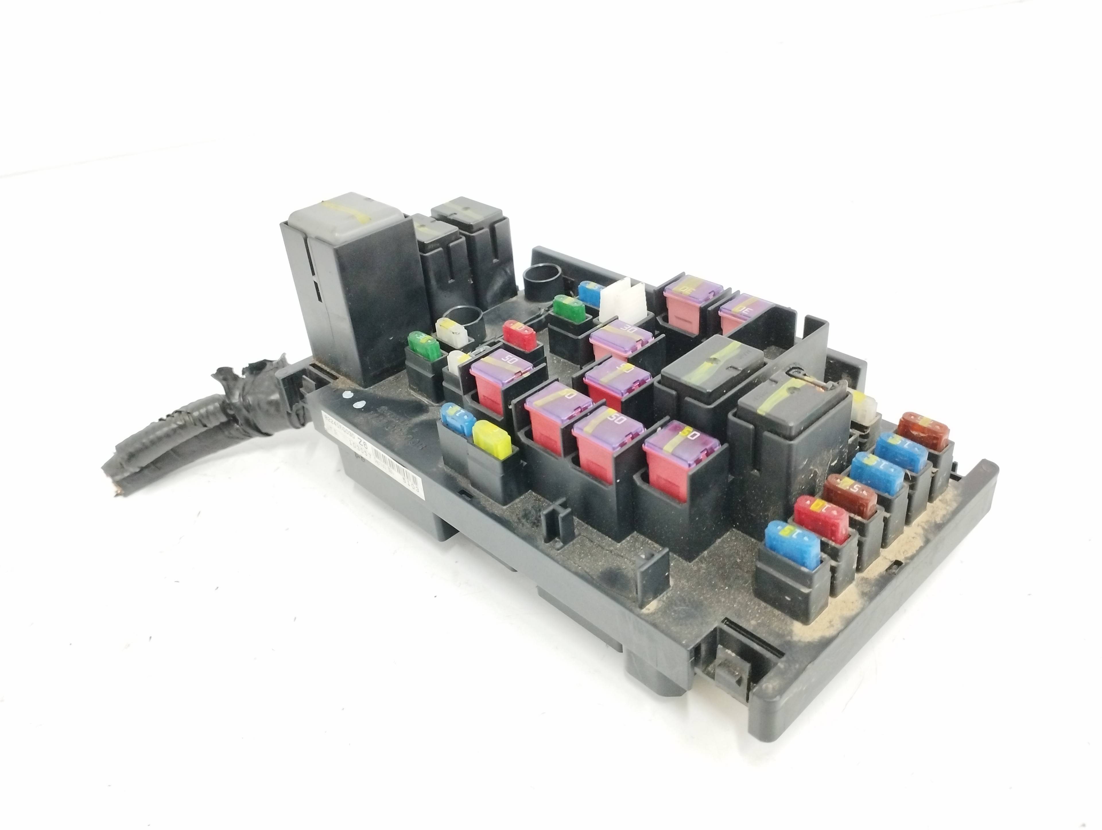 CAJA RELES / FUSIBLES