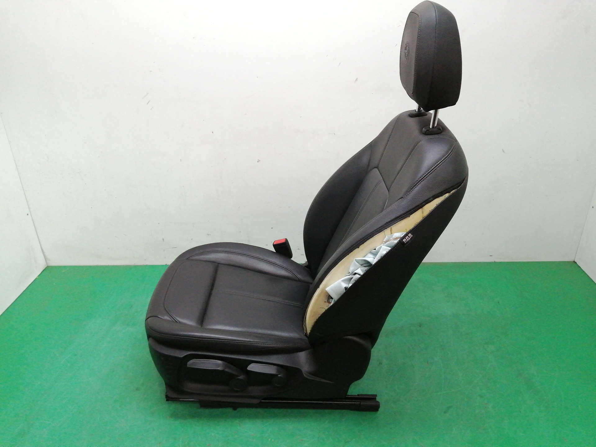 ASIENTO DELANTERO IZQUIERDO