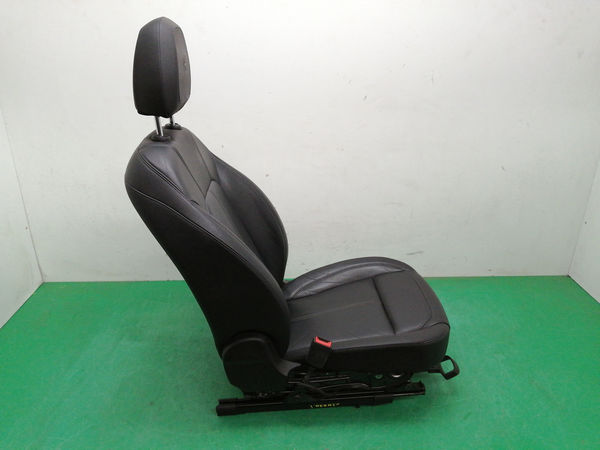 ASIENTO DELANTERO IZQUIERDO