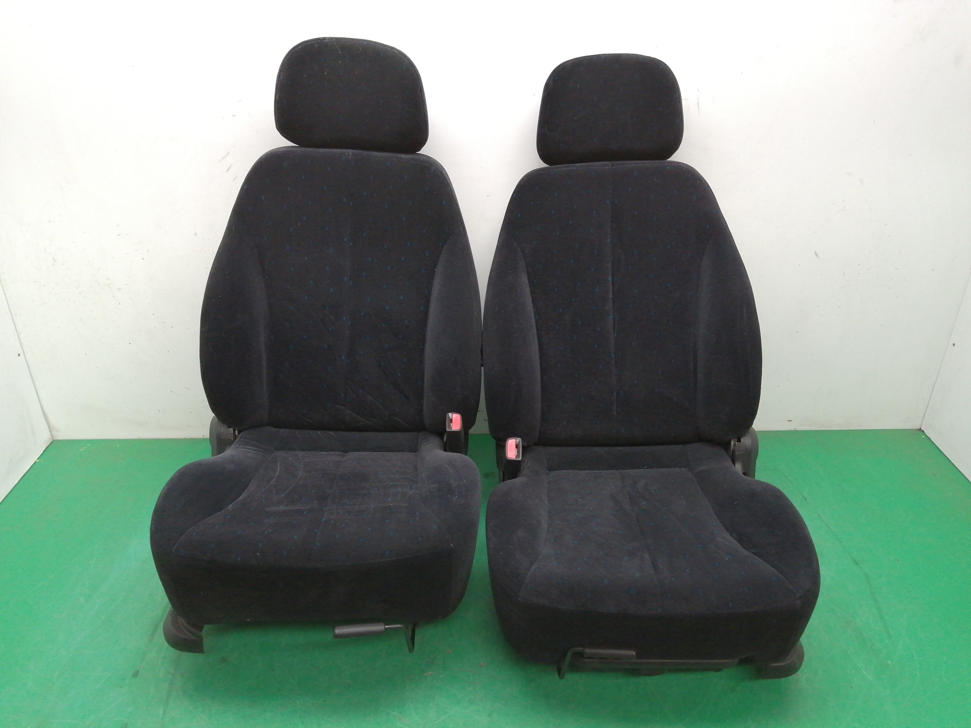 # ASIENTOS DELANTEROS AUTO PAREJA