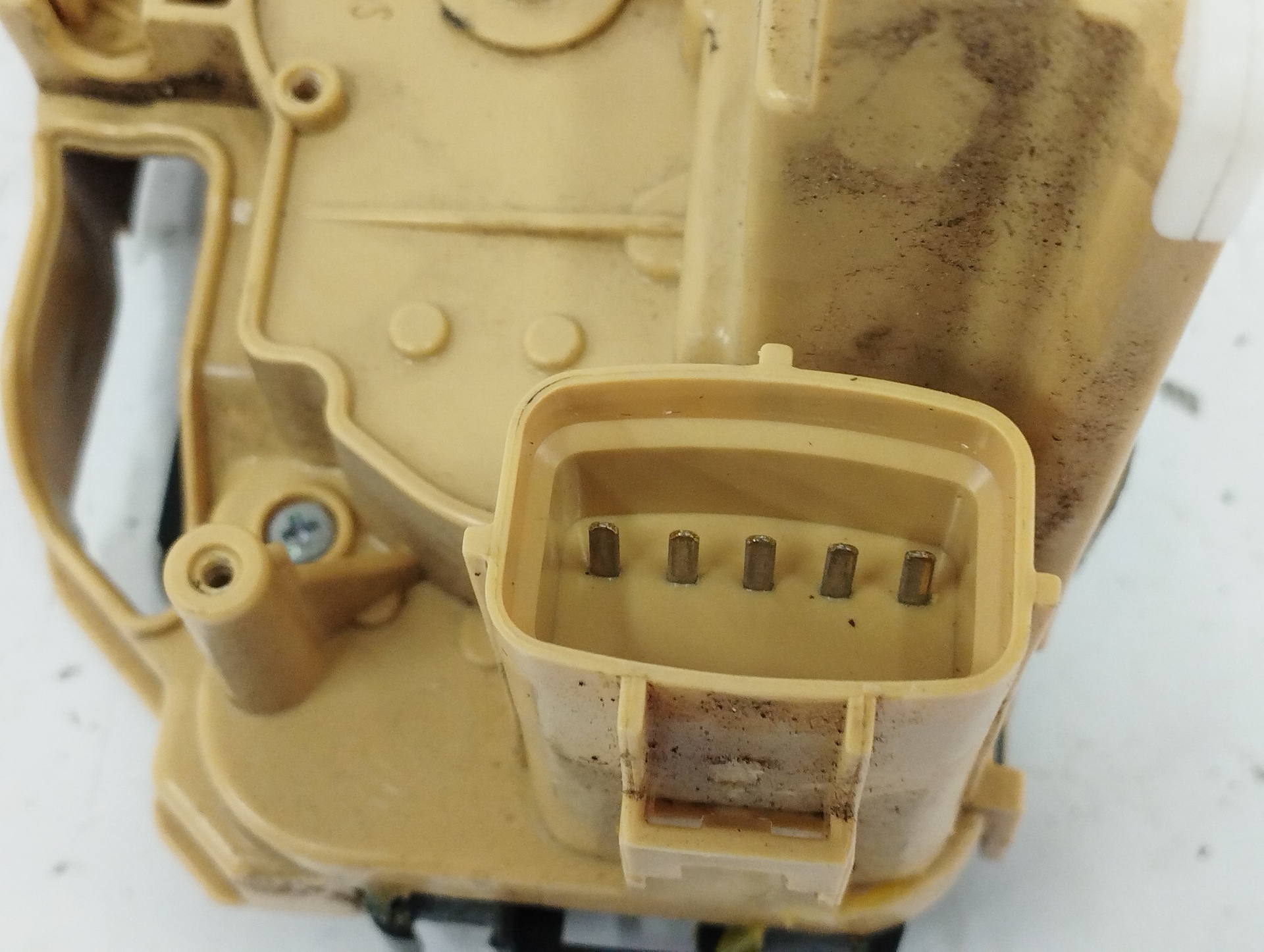 CERRADURA PUERTA DELANTERA IZQUIERDA 