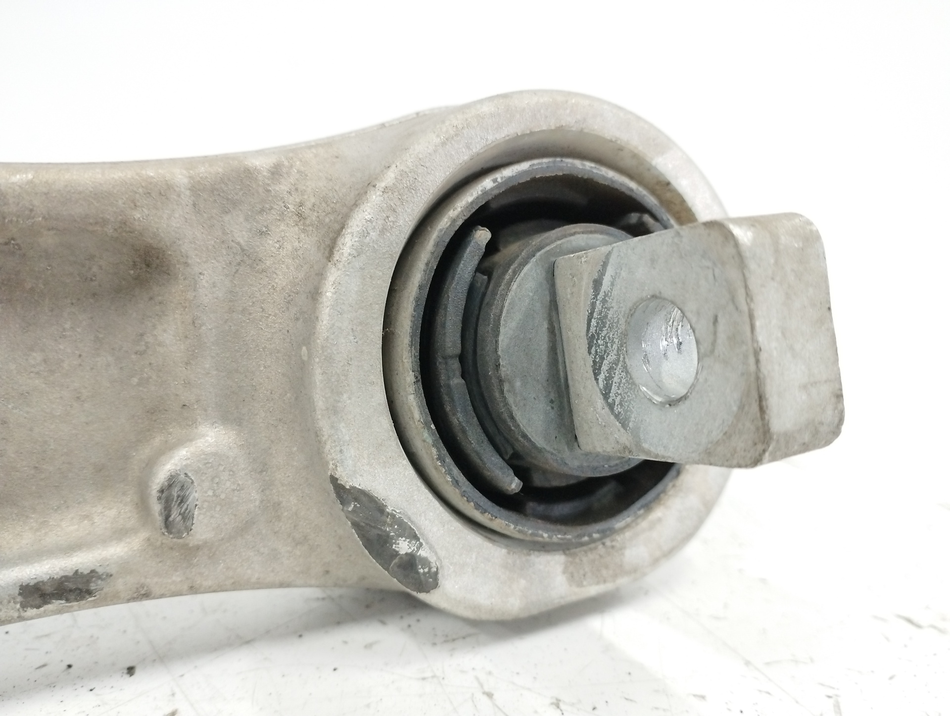 BRAZO SUSPENSION INFERIOR DELANTERO IZQUIERDO