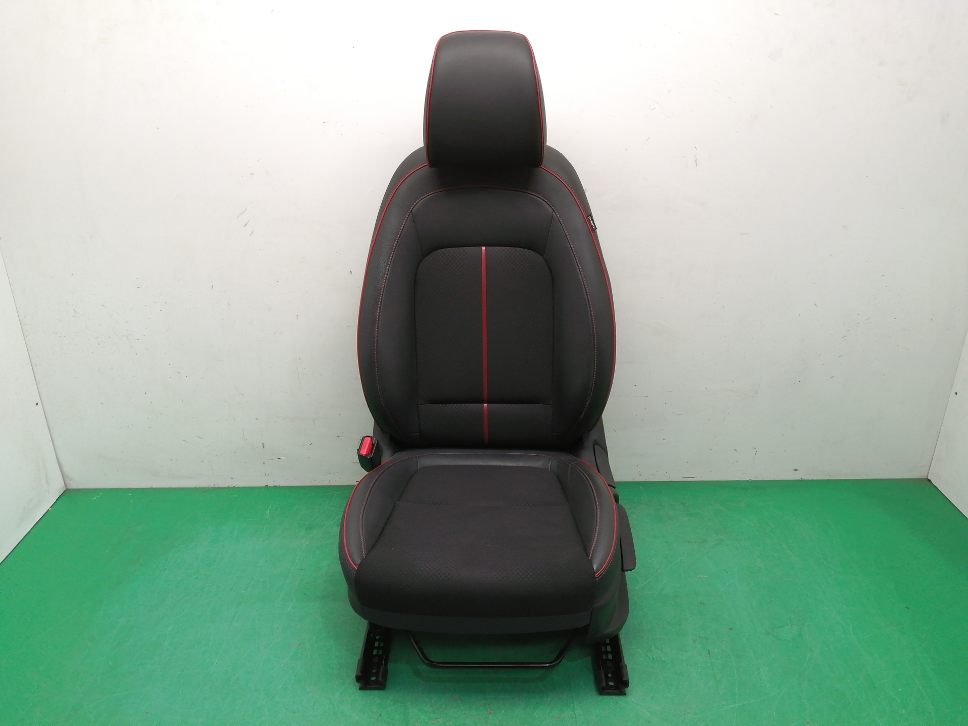 ASIENTO DELANTERO IZQUIERDO