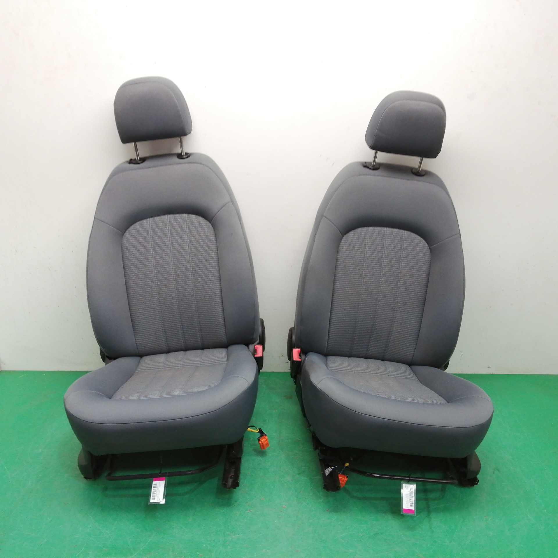 # ASIENTOS DELANTEROS AUTO PAREJA
