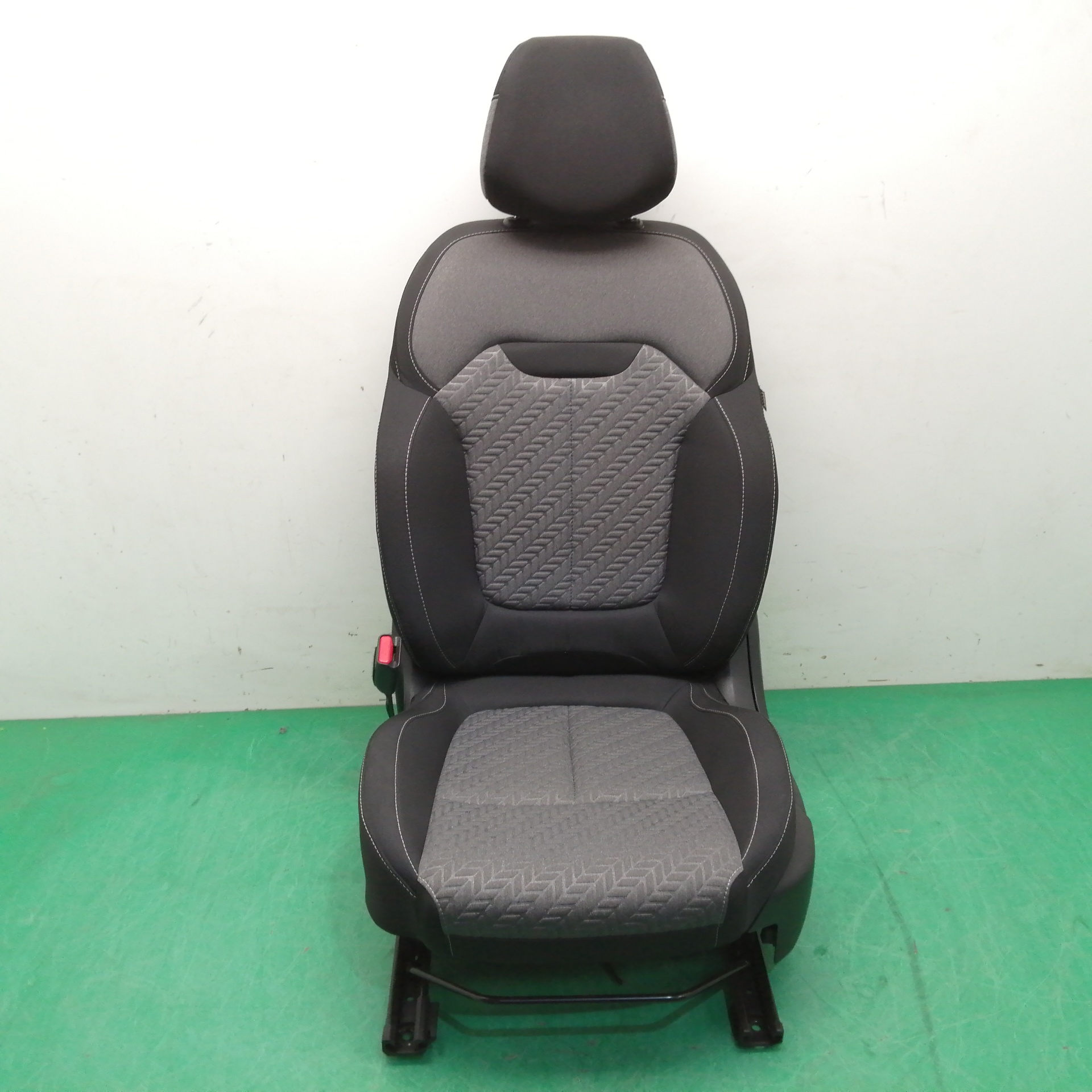 ASIENTO DELANTERO IZQUIERDO