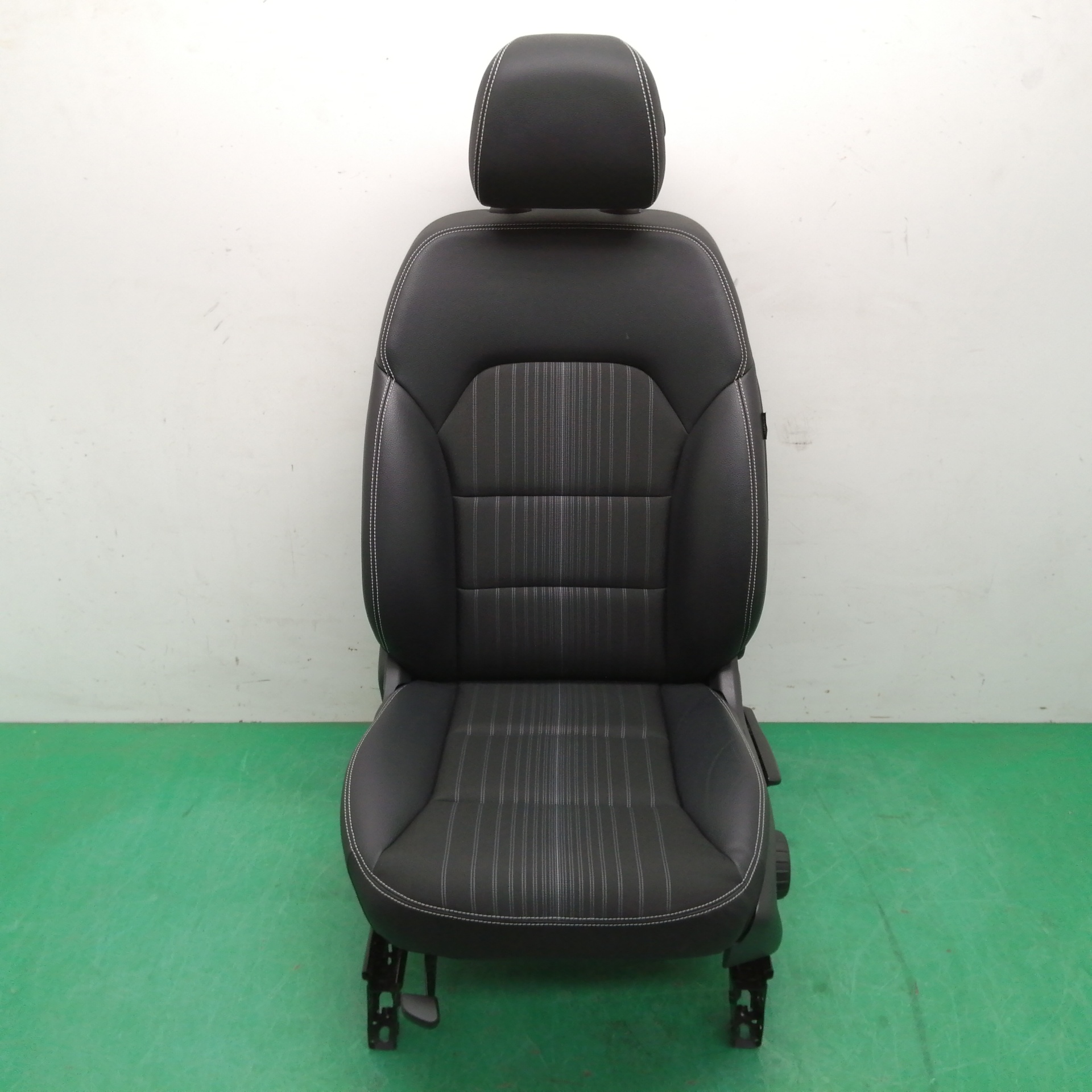 ASIENTO DELANTERO IZQUIERDO