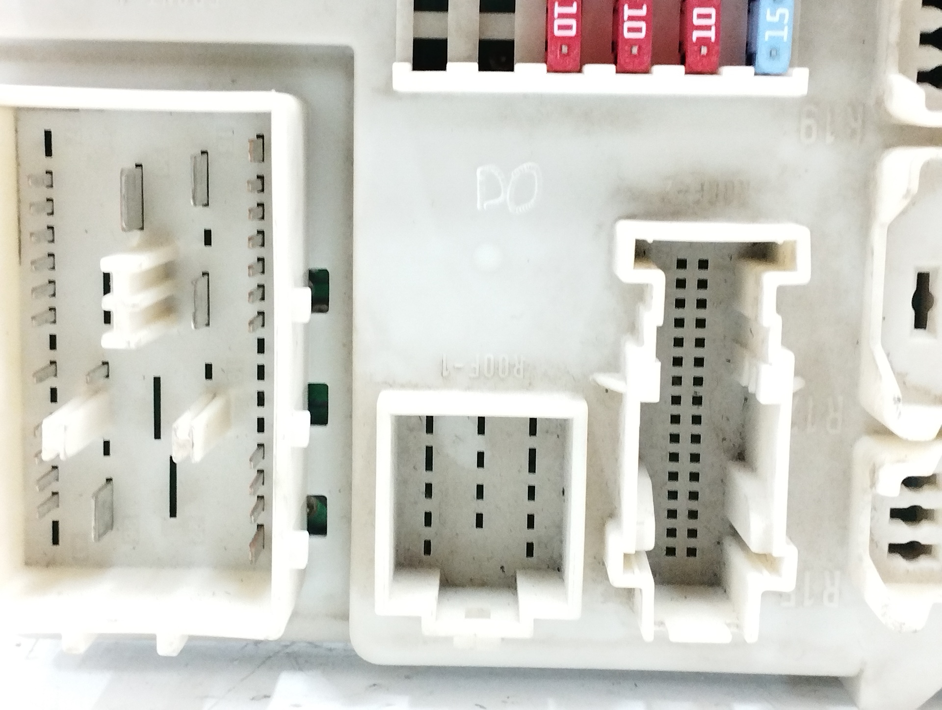 CAJA RELES / FUSIBLES