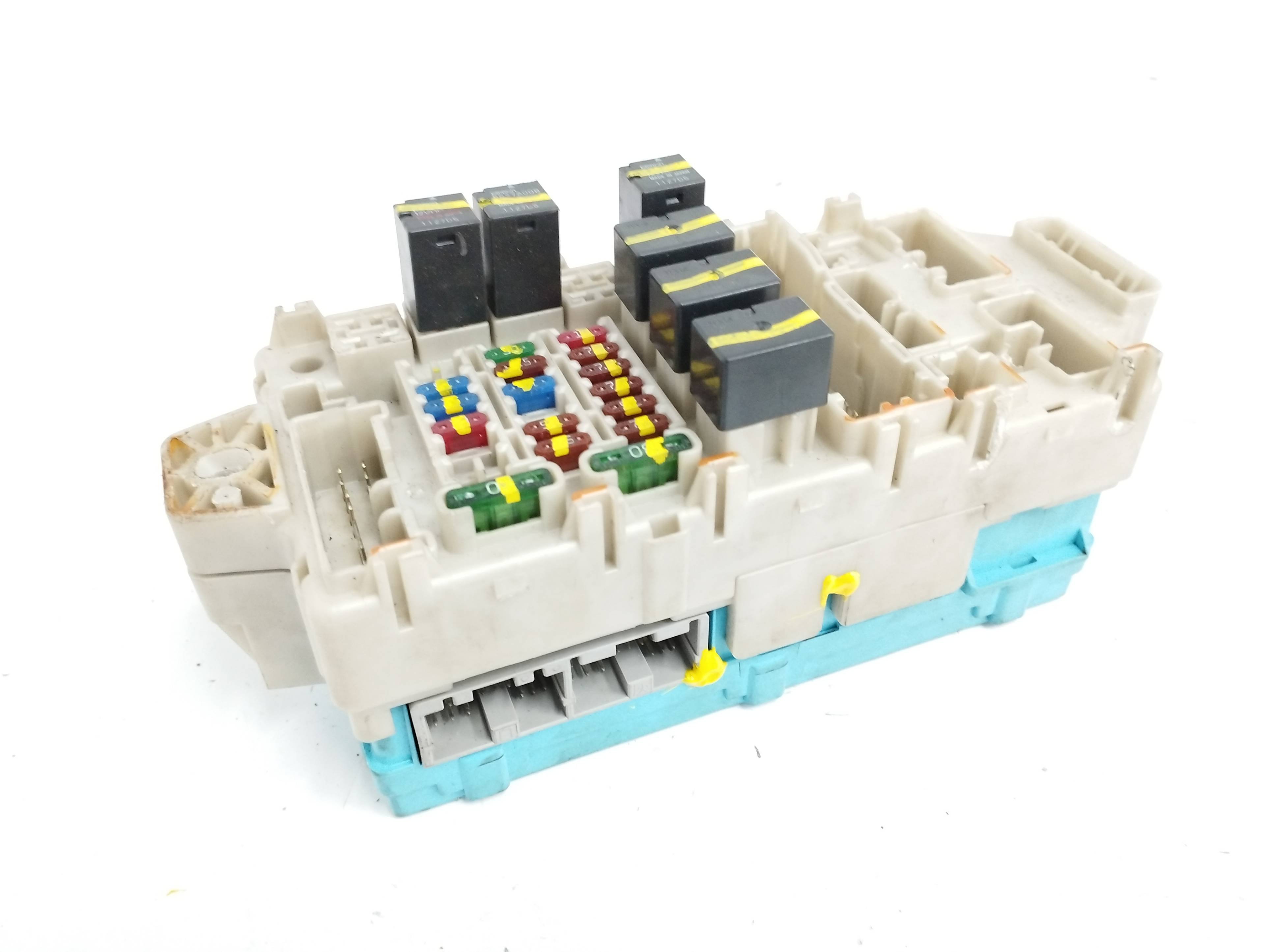CAJA RELES / FUSIBLES