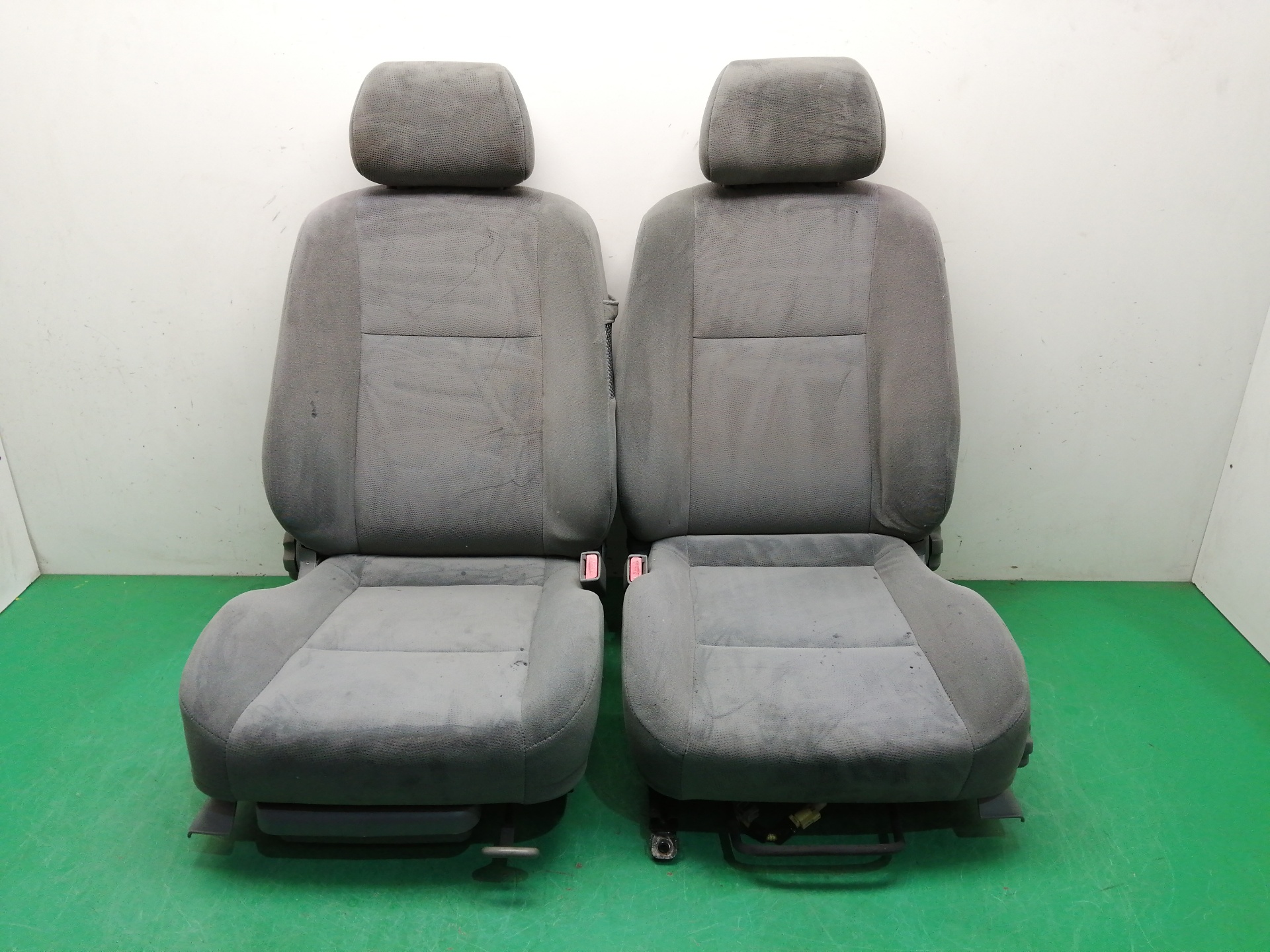 # ASIENTOS DELANTEROS AUTO PAREJA