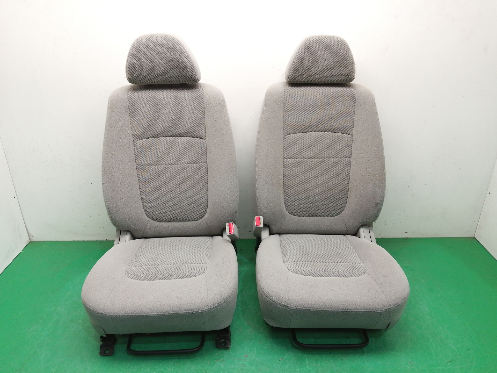 # ASIENTOS DELANTEROS AUTO PAREJA