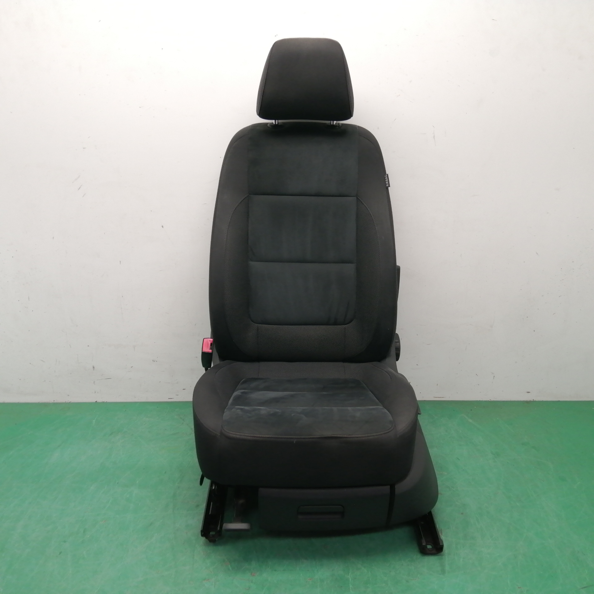 ASIENTO DELANTERO IZQUIERDO