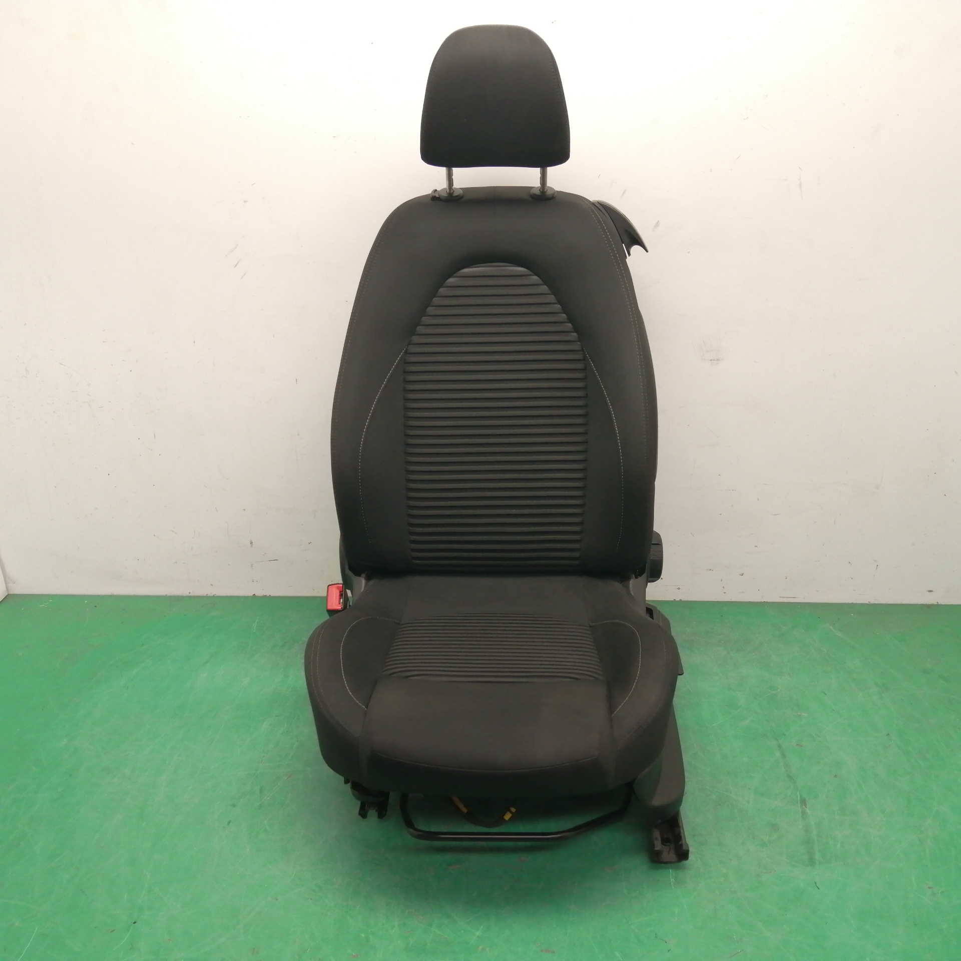 ASIENTO DELANTERO IZQUIERDO