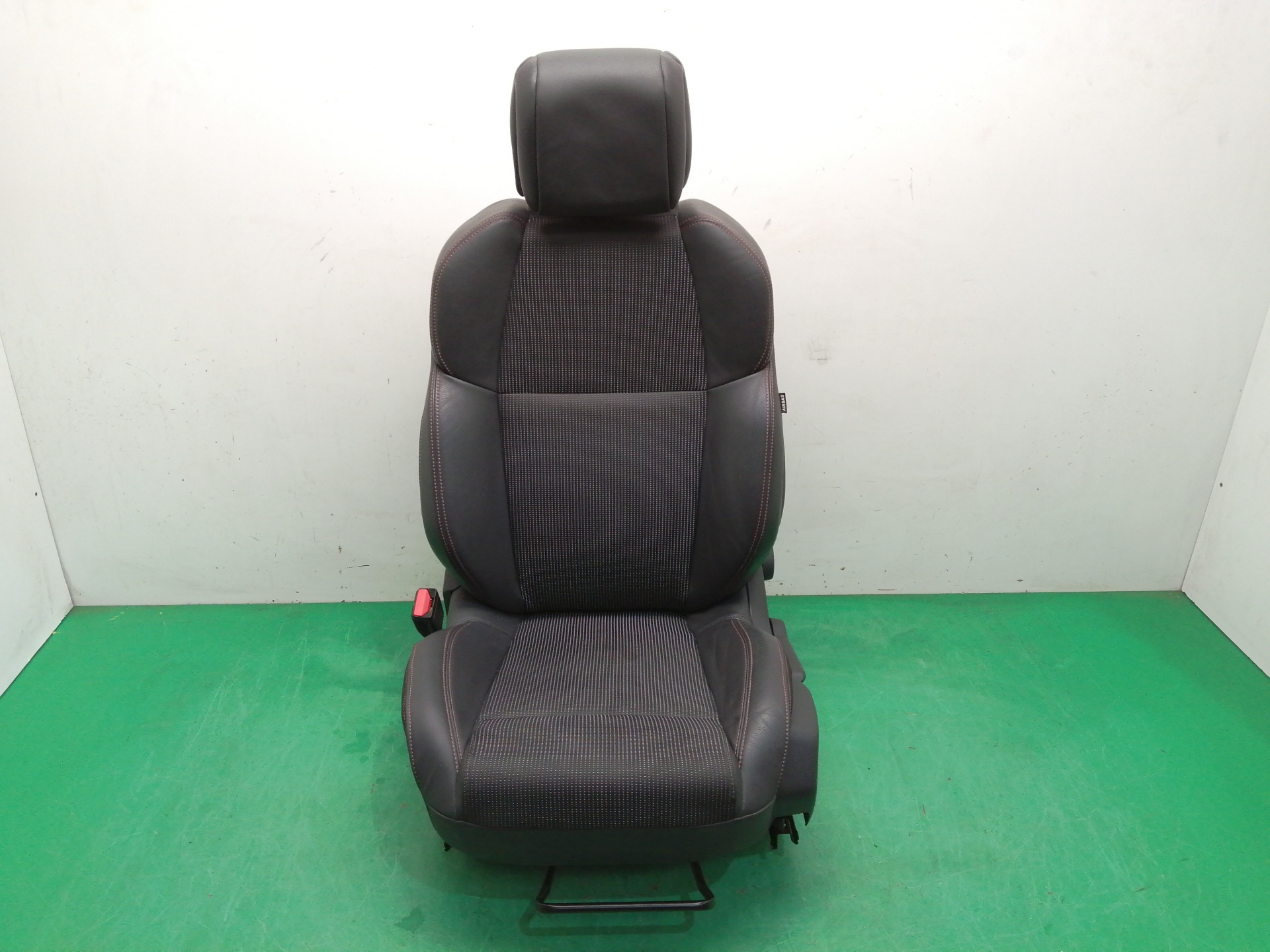 ASIENTO DELANTERO IZQUIERDO