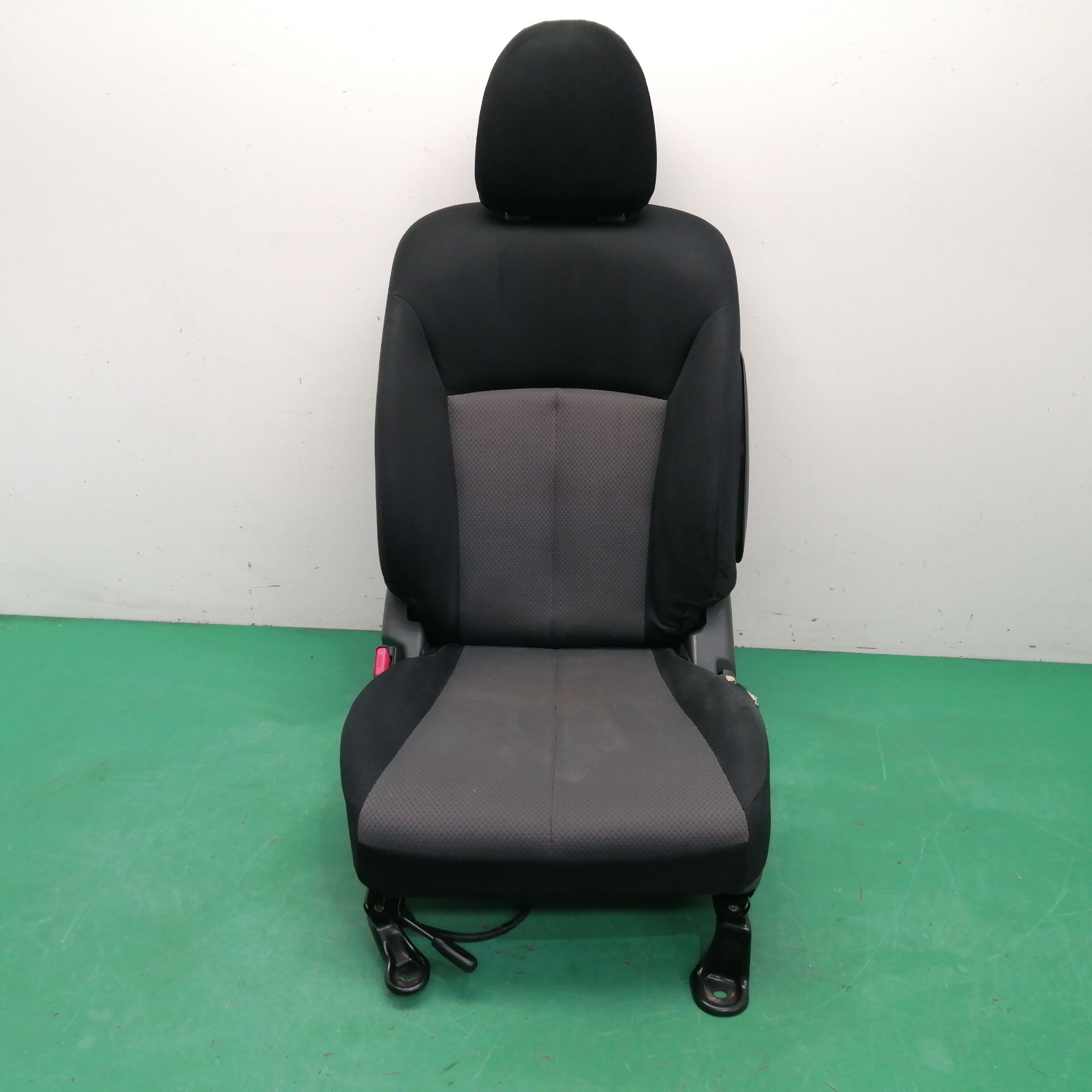 ASIENTO DELANTERO IZQUIERDO