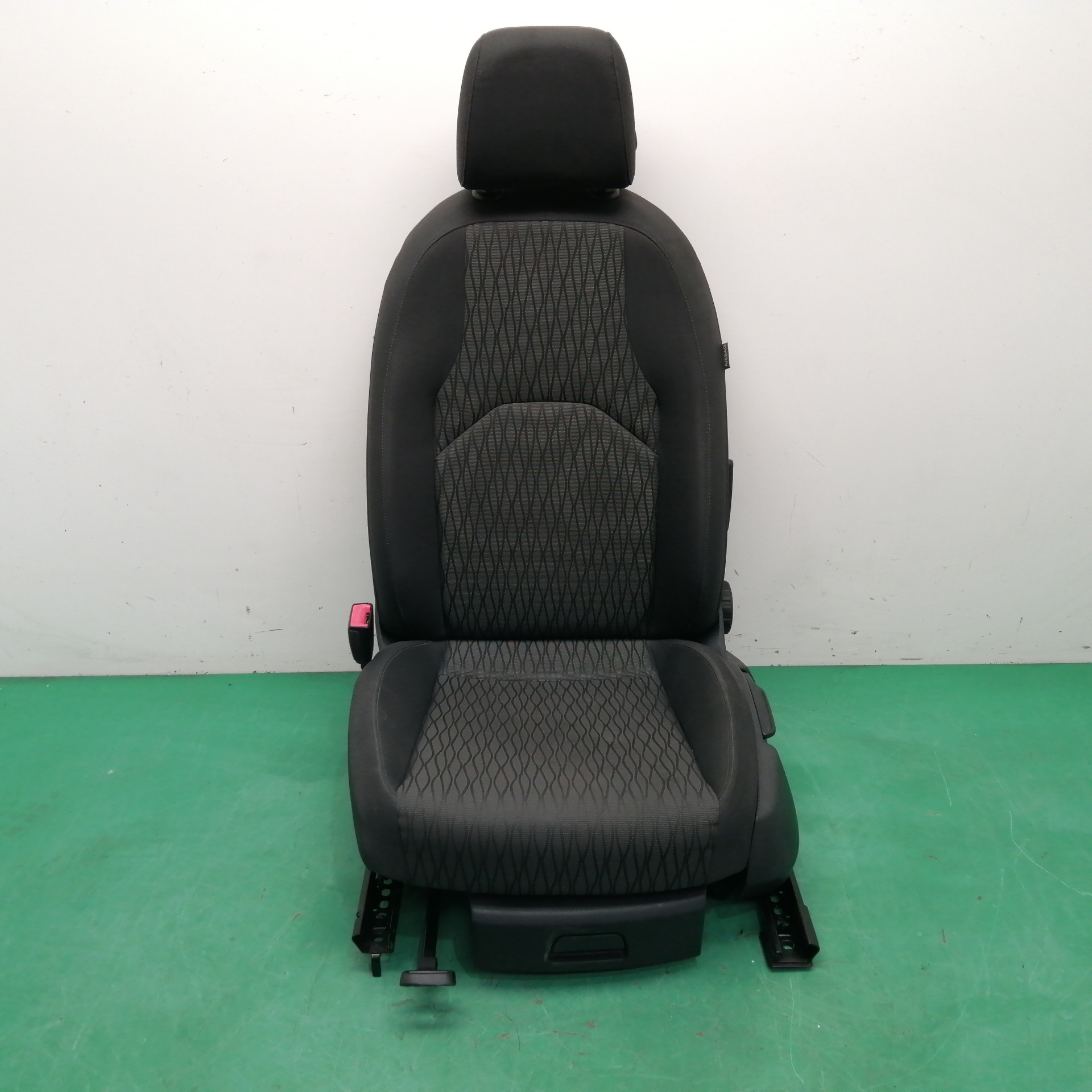 ASIENTO DELANTERO IZQUIERDO