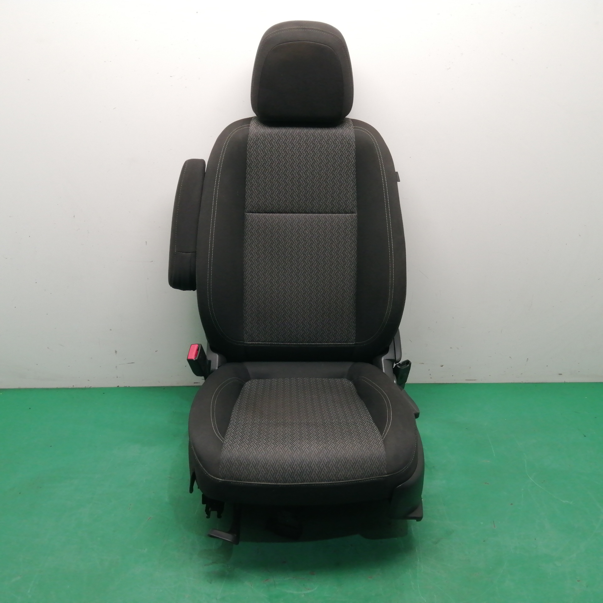 ASIENTO DELANTERO IZQUIERDO