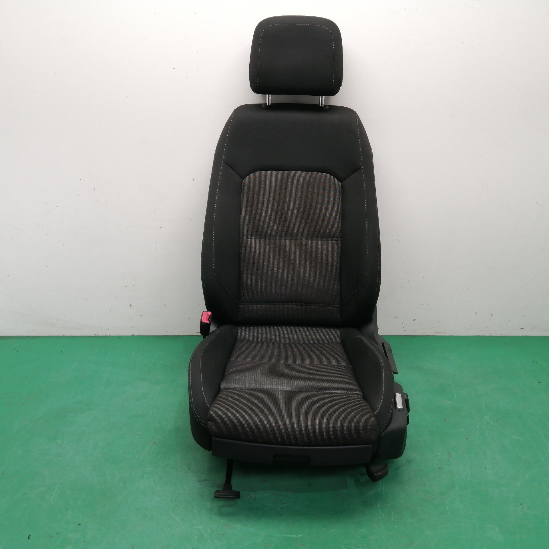 ASIENTO DELANTERO IZQUIERDO