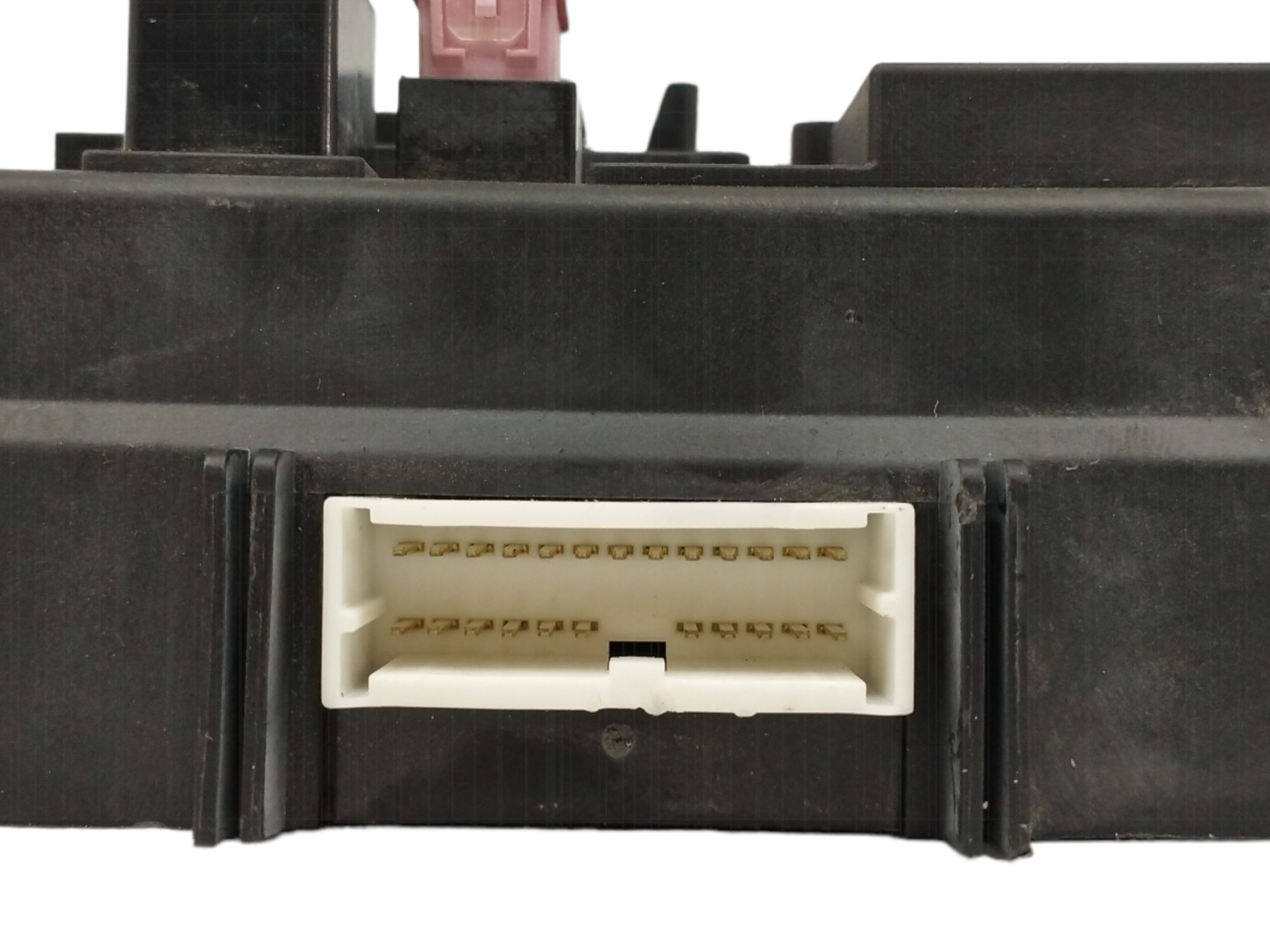 CAJA RELES / FUSIBLES