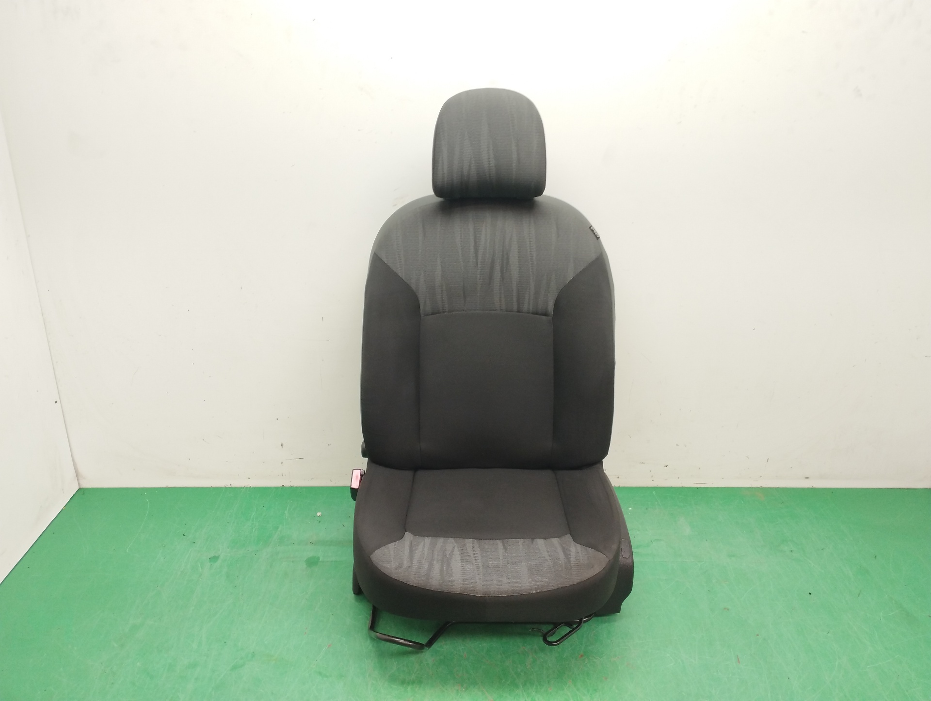 ASIENTO DELANTERO IZQUIERDO