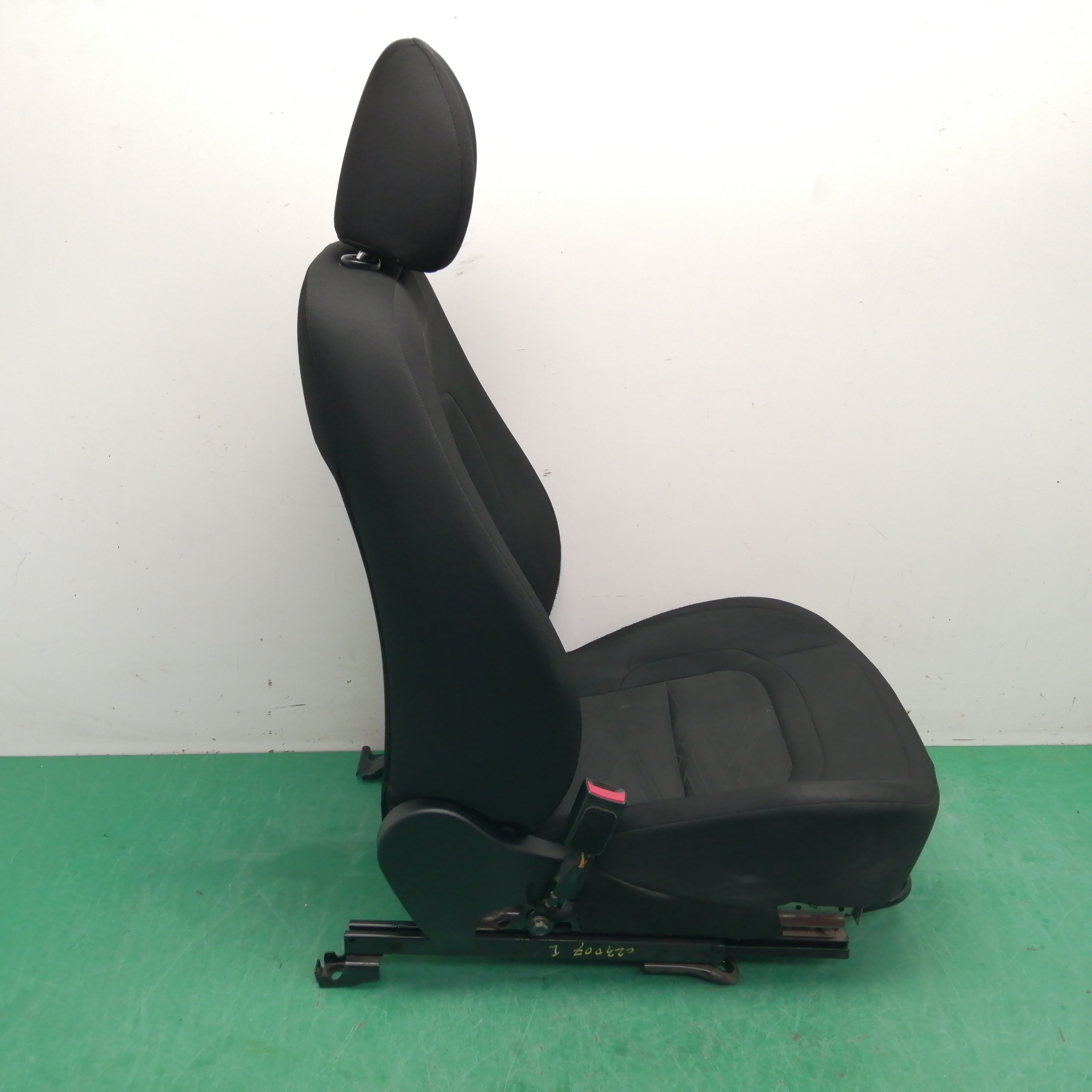 ASIENTO DELANTERO IZQUIERDO