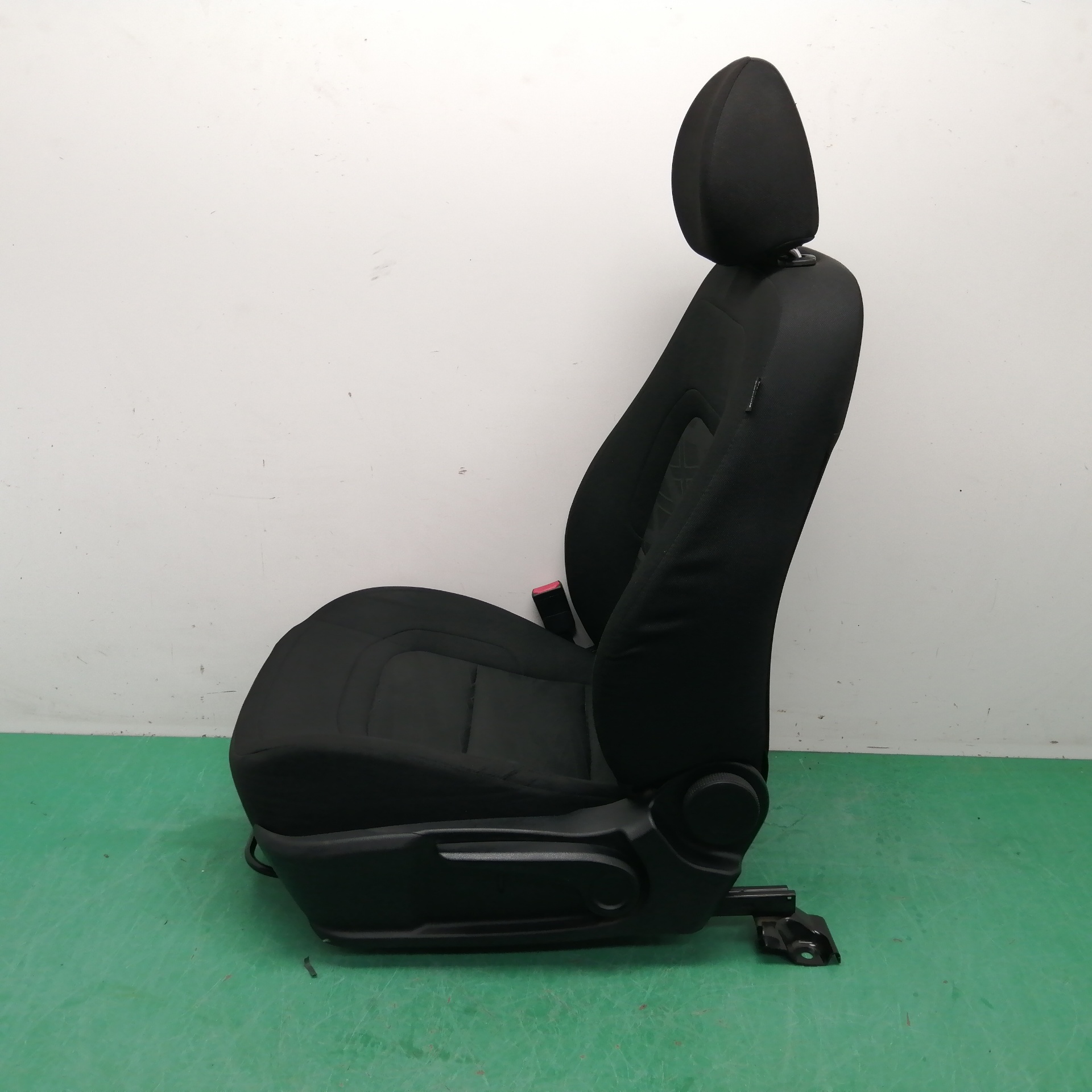 ASIENTO DELANTERO IZQUIERDO