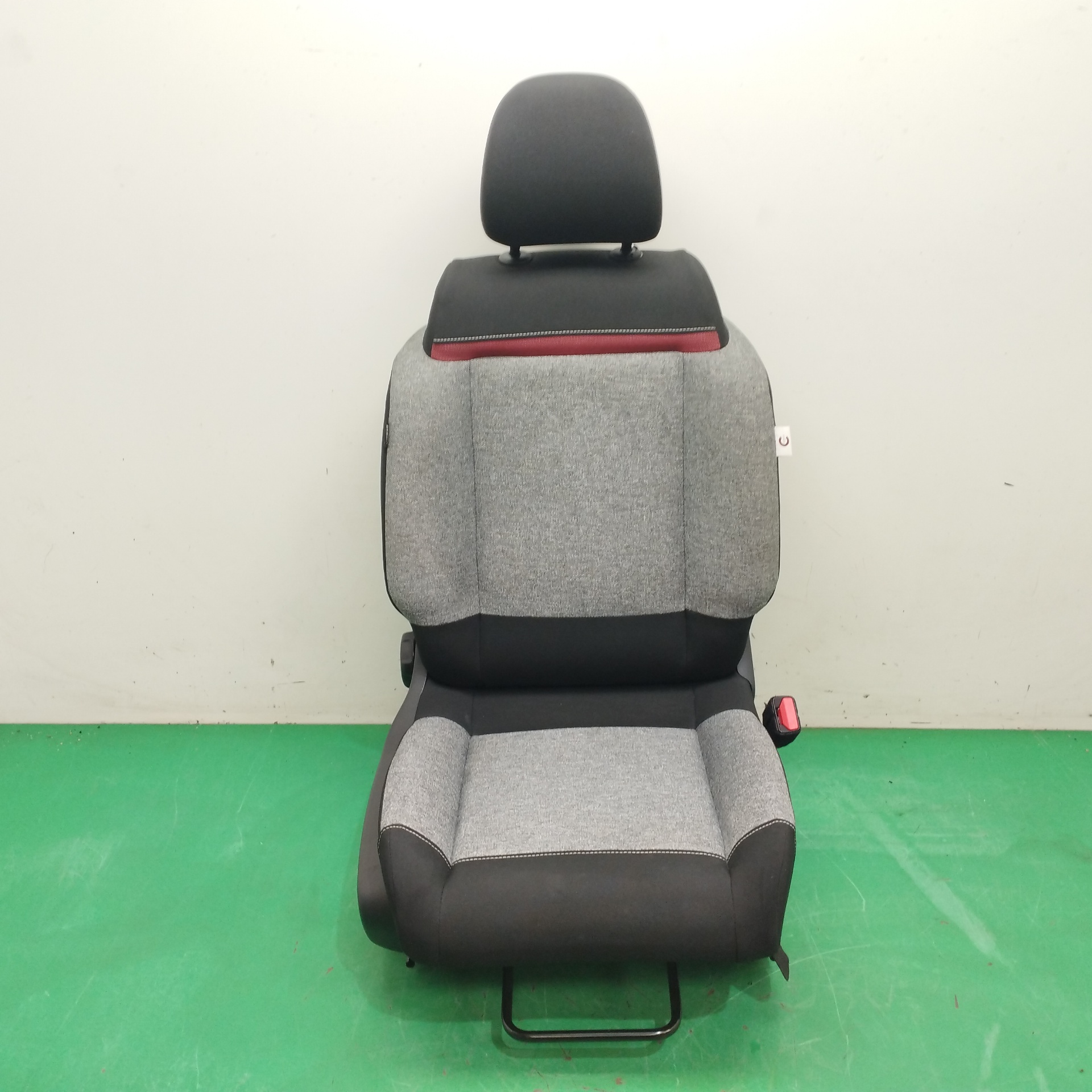 ASIENTO DELANTERO IZQUIERDO