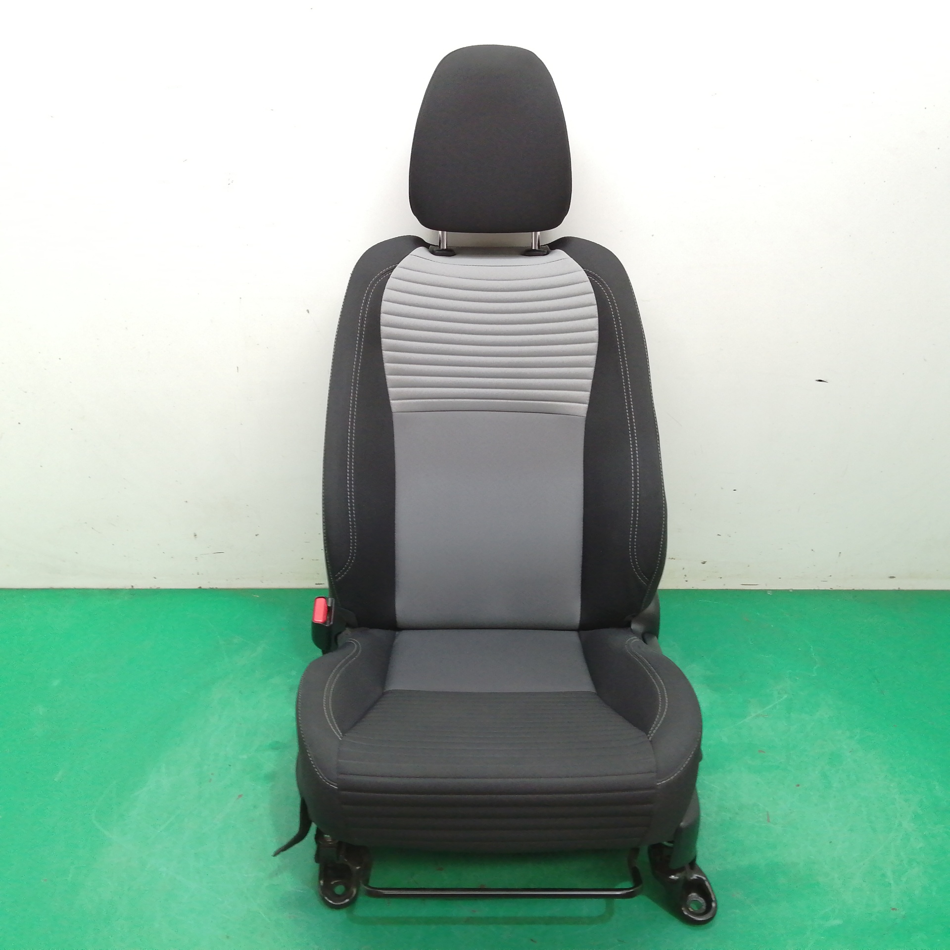 ASIENTO DELANTERO IZQUIERDO