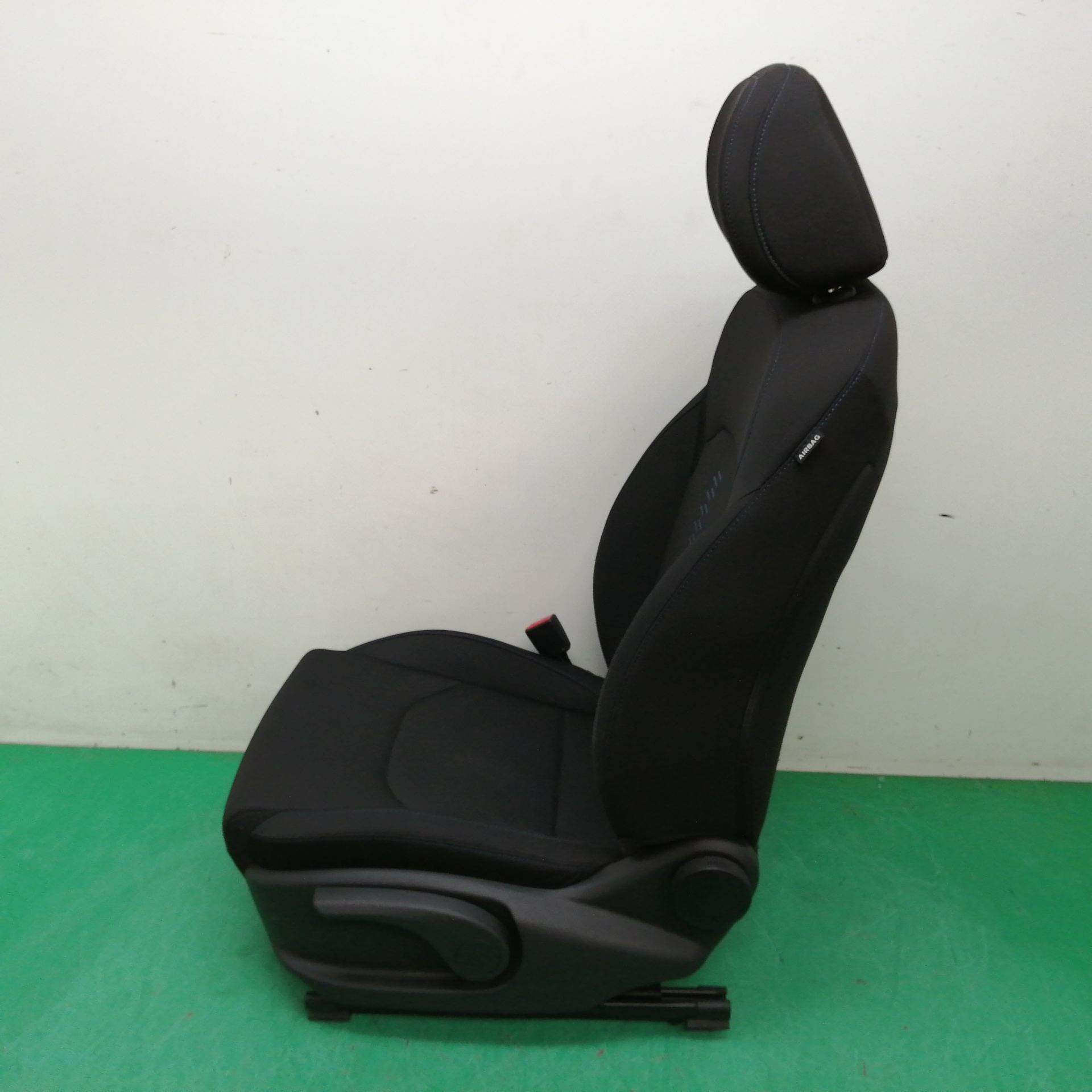ASIENTO DELANTERO IZQUIERDO