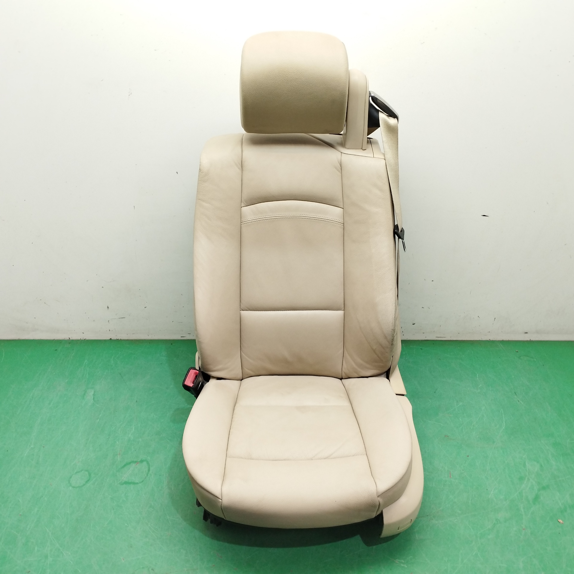 ASIENTO DELANTERO IZQUIERDO