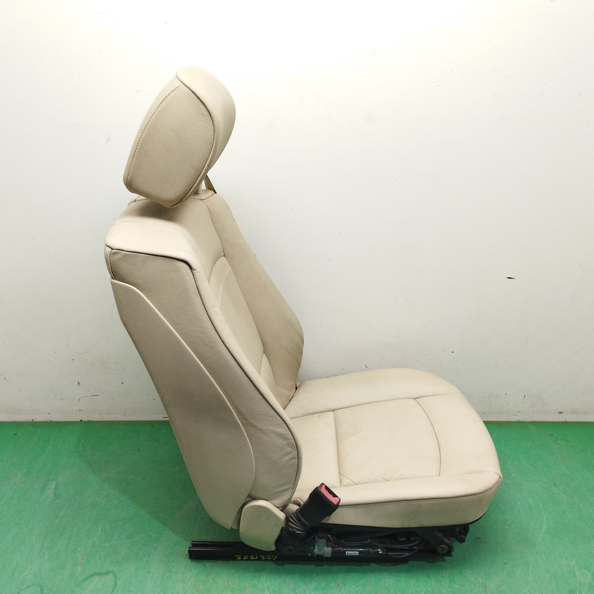 ASIENTO DELANTERO IZQUIERDO